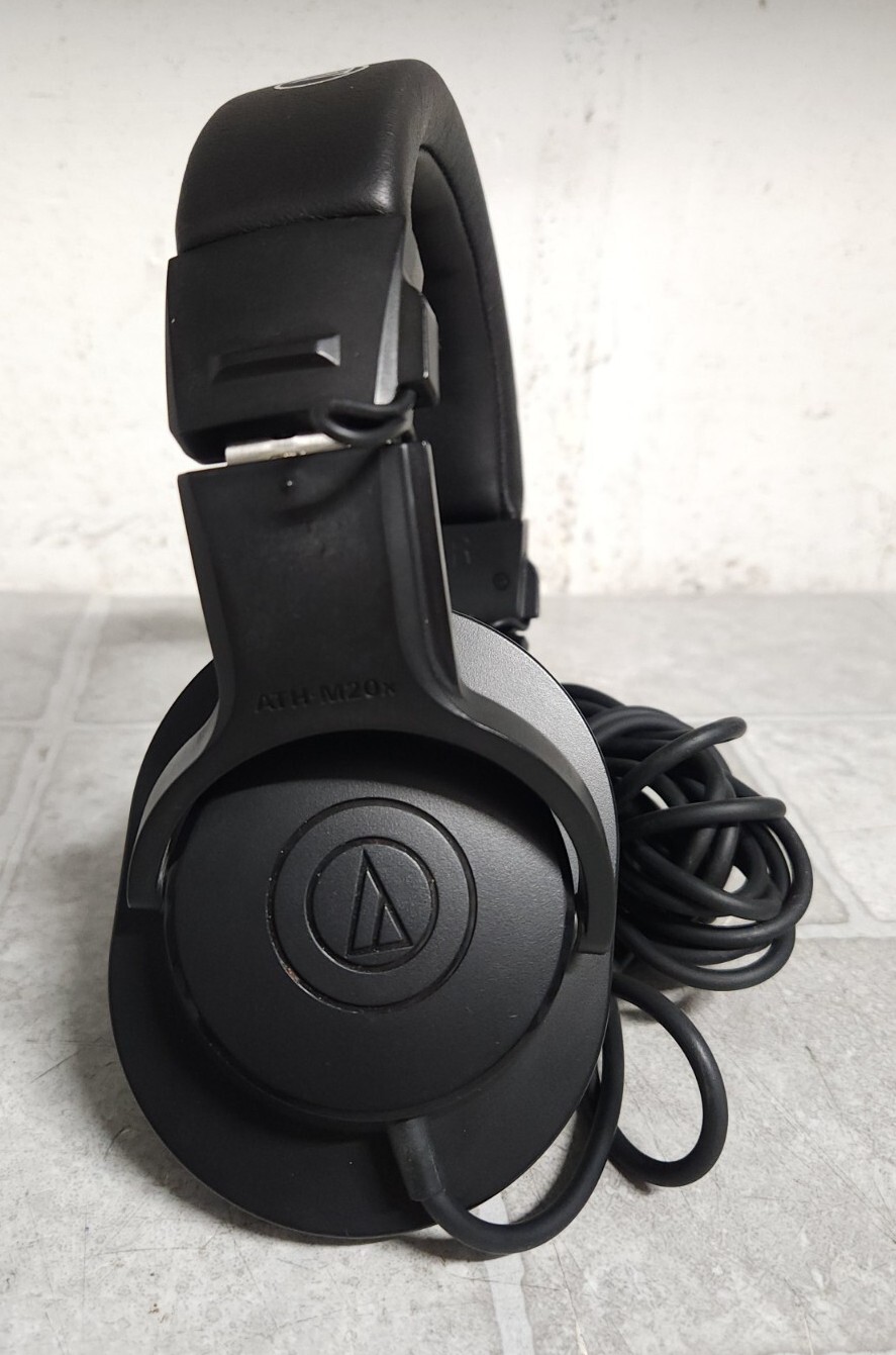 Audio Technica ATH-M20x Studio Monitor Headphones SEE PICTURES