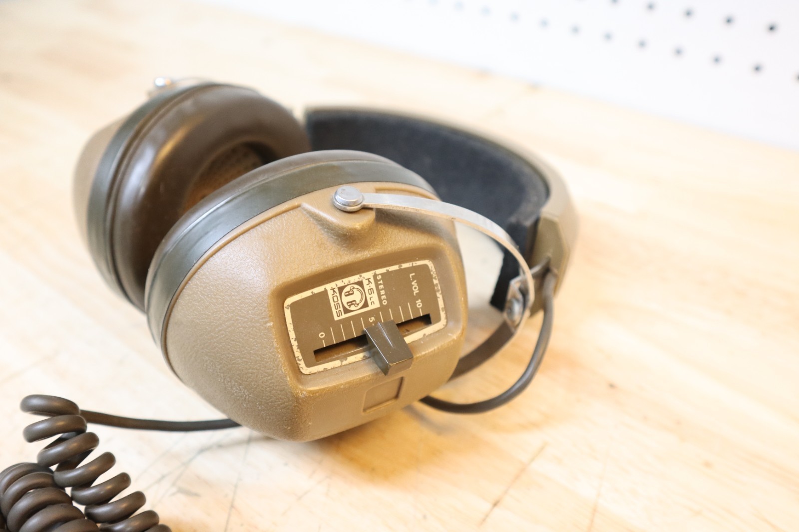 Nice Koss K/6LC Over-Ear Stereo Headphones Closed Back Volume Coiled 1/4 Plug US