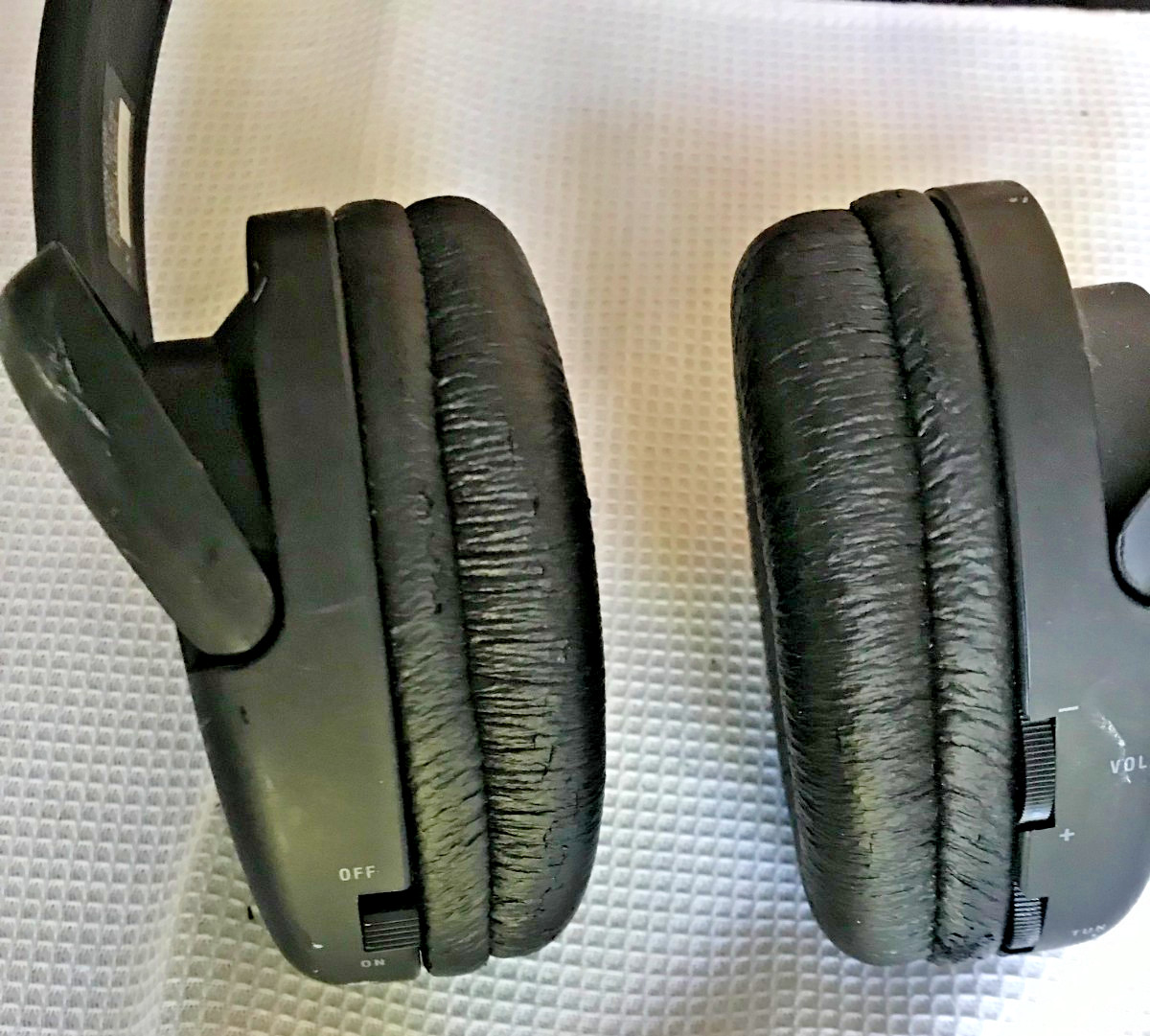 Set of three earphones: Labtec MP350, Recton & Sony, NOT tested & May Not Work