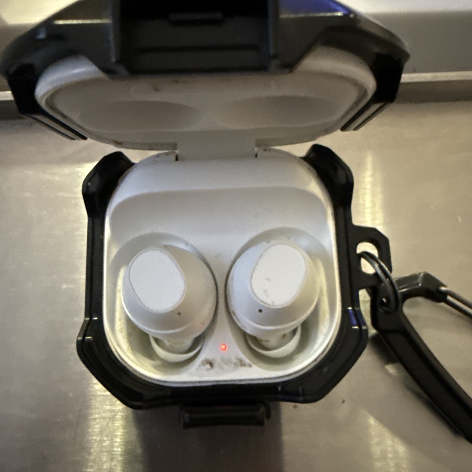 Samsung Earbuds With Charging And Protective Case .