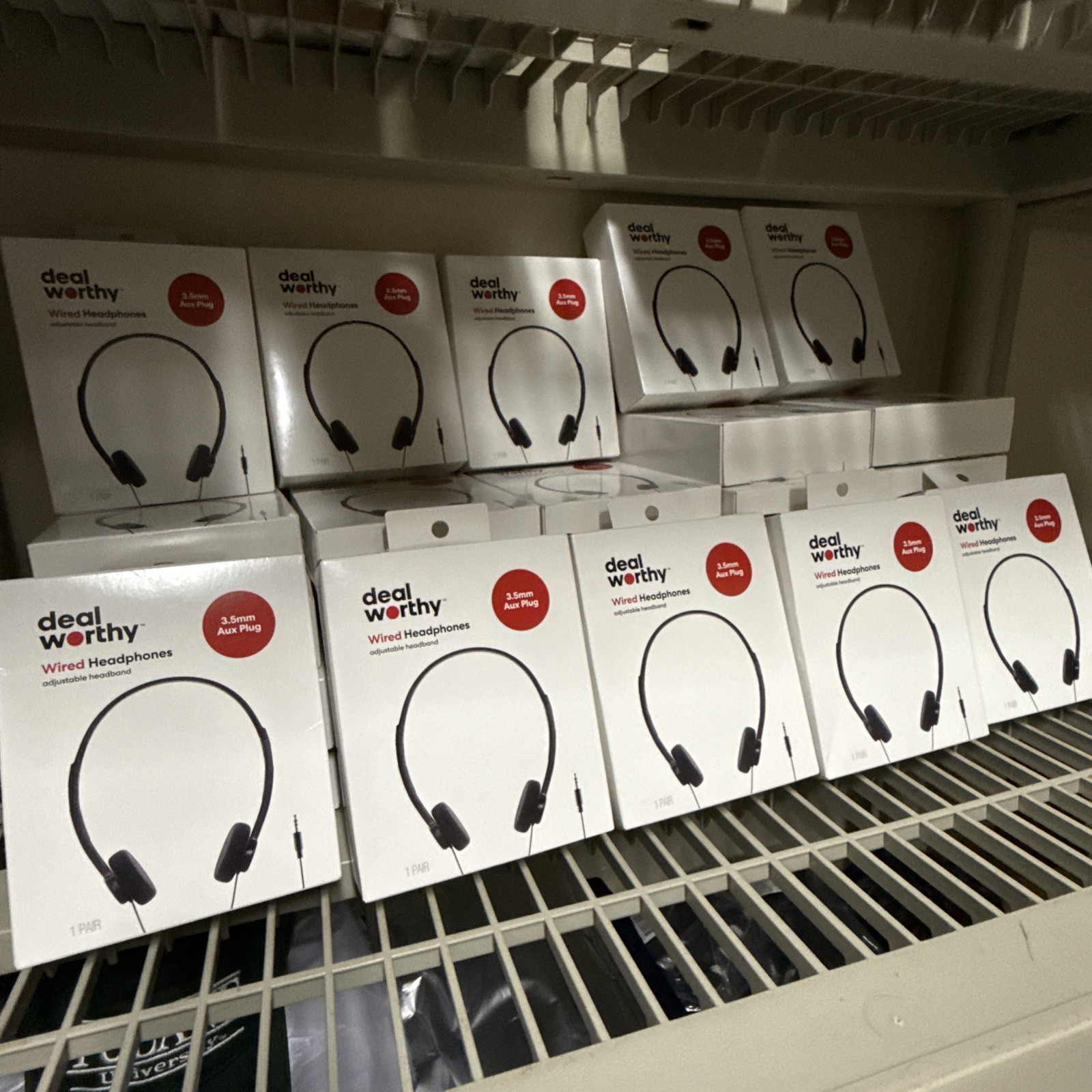 🚨HUGE Bulk RESELLER Lot OF 32 Retro On-Ear Headphones Wired, 3.5mm Jack
