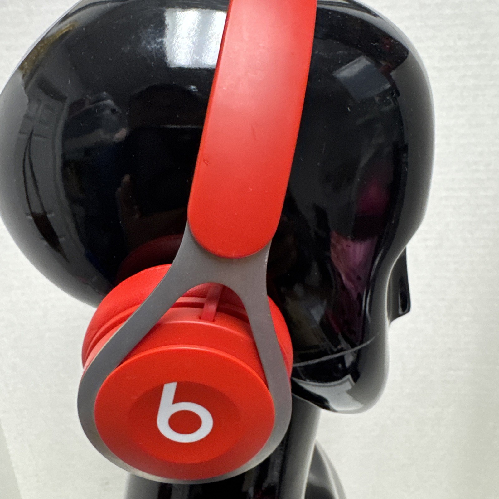 Beats by Dre Foam On Ear Wired Red Headphones Silver Metal Sides Unisex Powerful