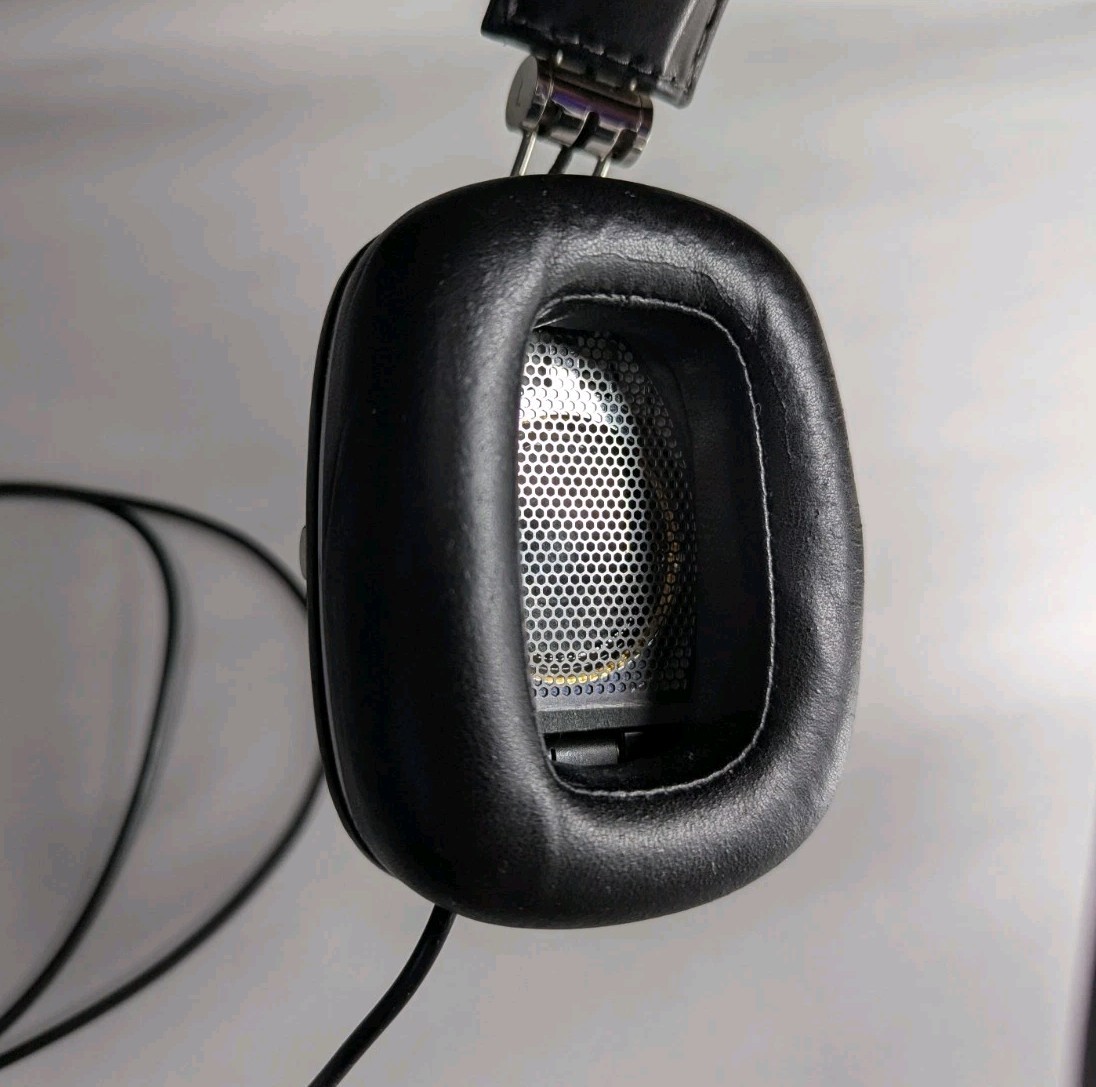 Bowers & Wilkins Over-Ear Headphones Black 3.5mm (READ)