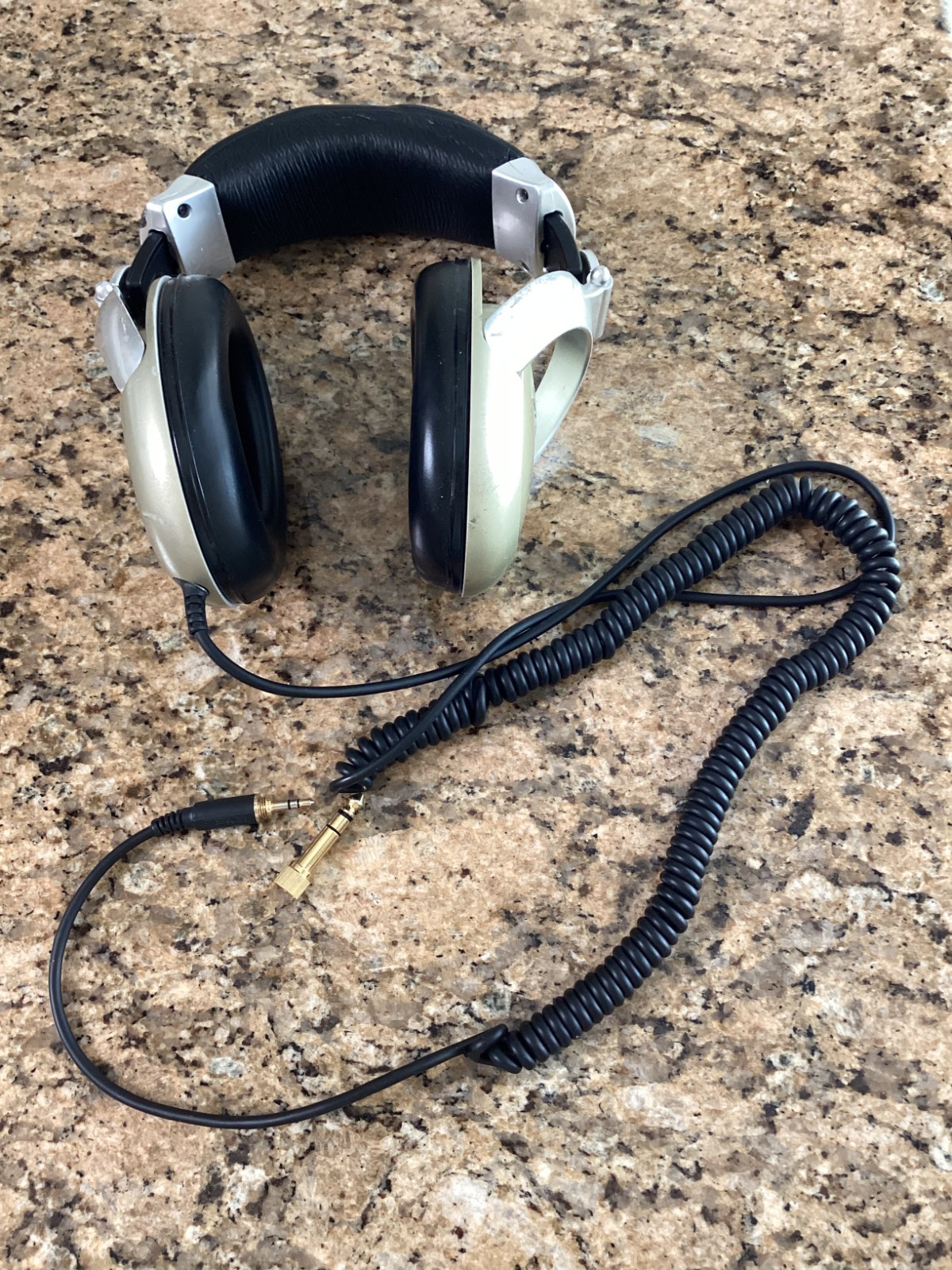 Koss Pro4AA Titanium Professional Stereophones (USED GOOD) PLEASE SEE PHOTOS.