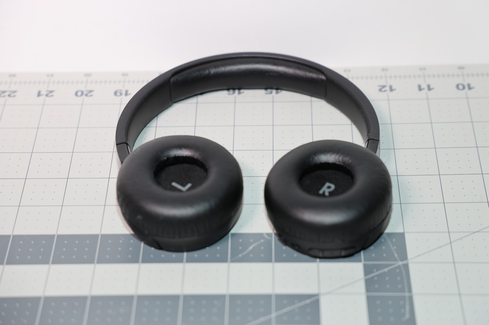 JBL Tune 660NC Bluetooth Headphones w/ Charger Cable and Adapter |o34
