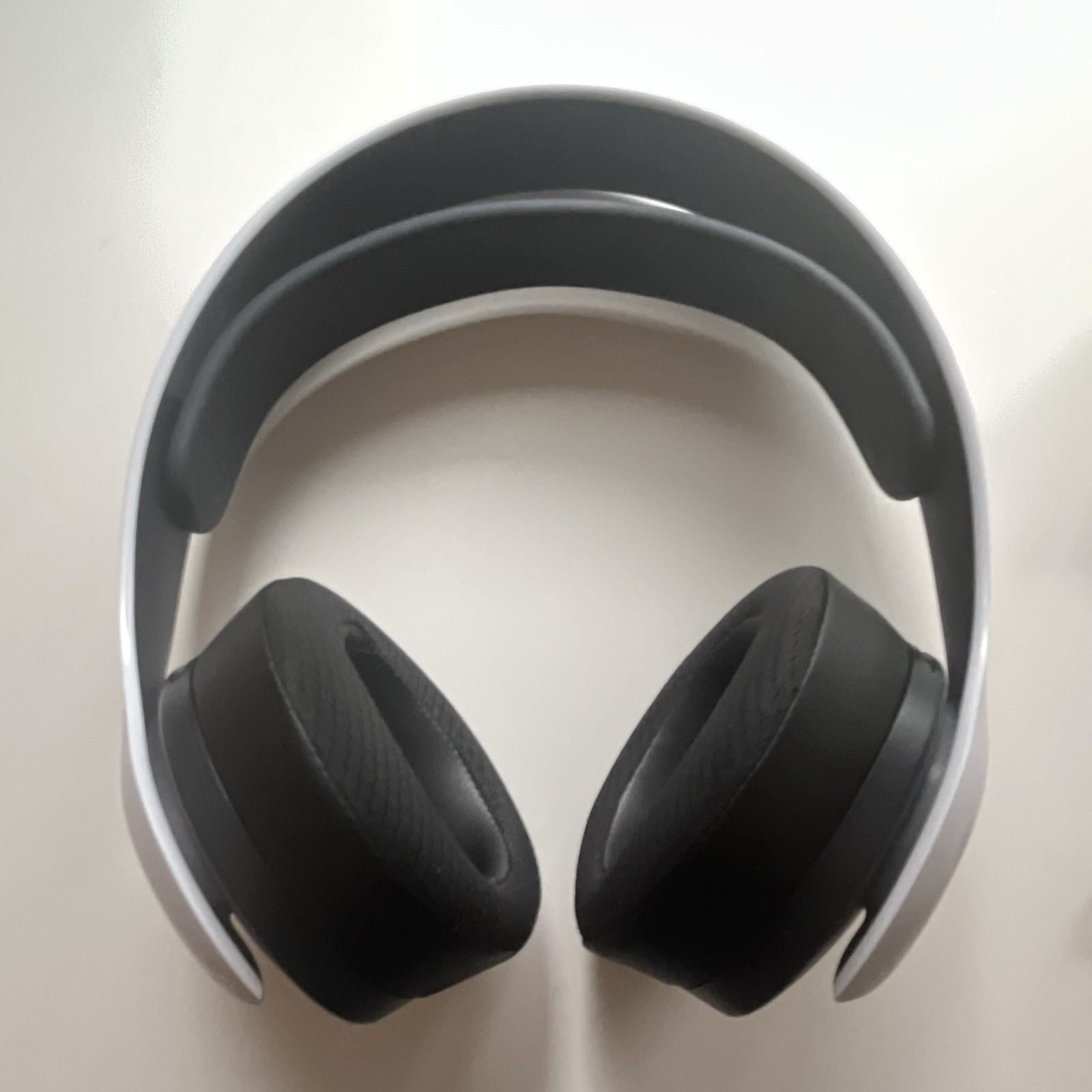 Sony PULSE 3D Wireless RF Gaming Over-Ear Headset Black/White USB Adapter