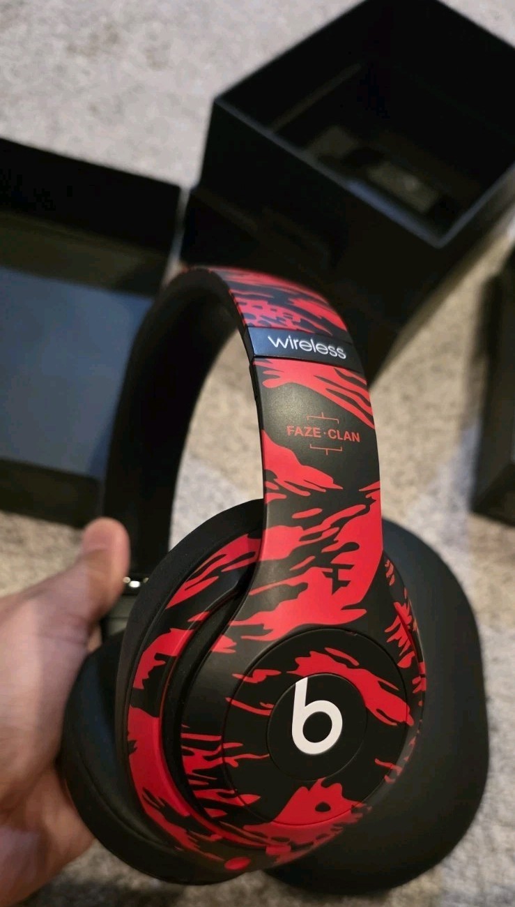 Beats Studio 3 Faze Clan Wireless Headphones Limited Edition Out of Stock RARE
