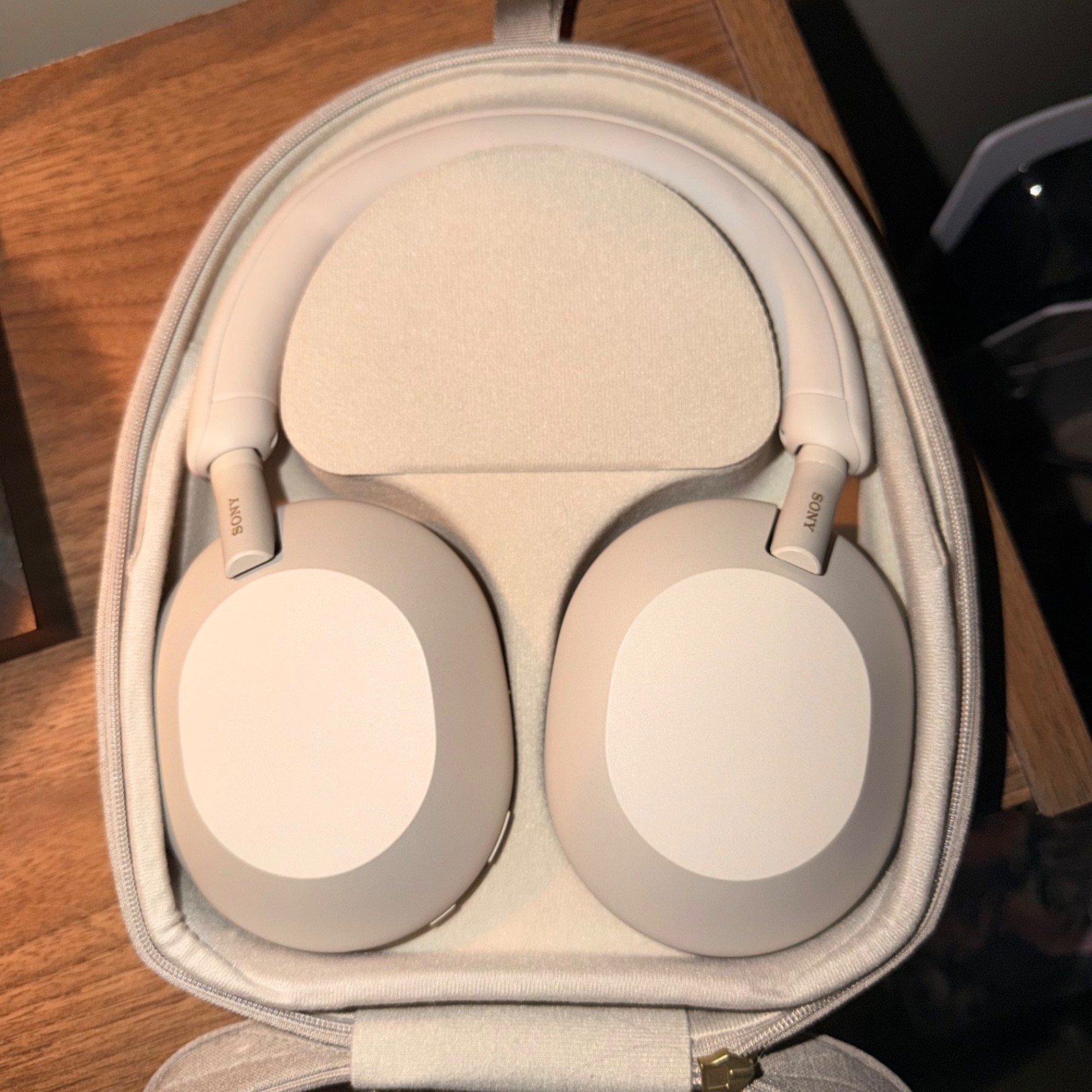*GENTLY USED* Sony WH-1000XM5 Wireless Noise Canceling Headphones – Silver