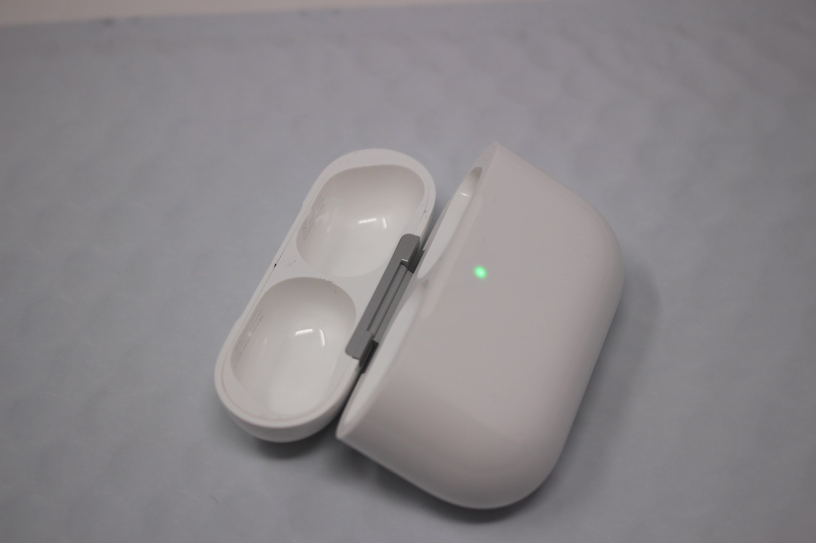 Apple AirPods Pro 3 (Pro 3rd Gen) Replacement – MagSafe USBC Charging Case A3122
