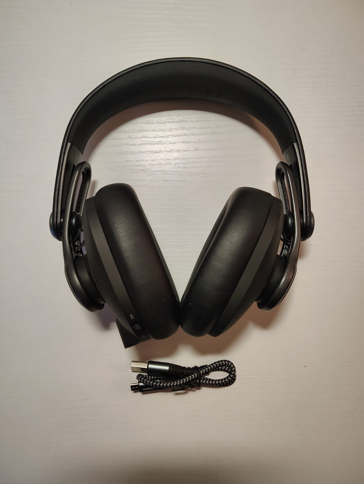 AKG K371-BT Bluetooth Wireless Closed Back Headphones In Good Condition (READ)