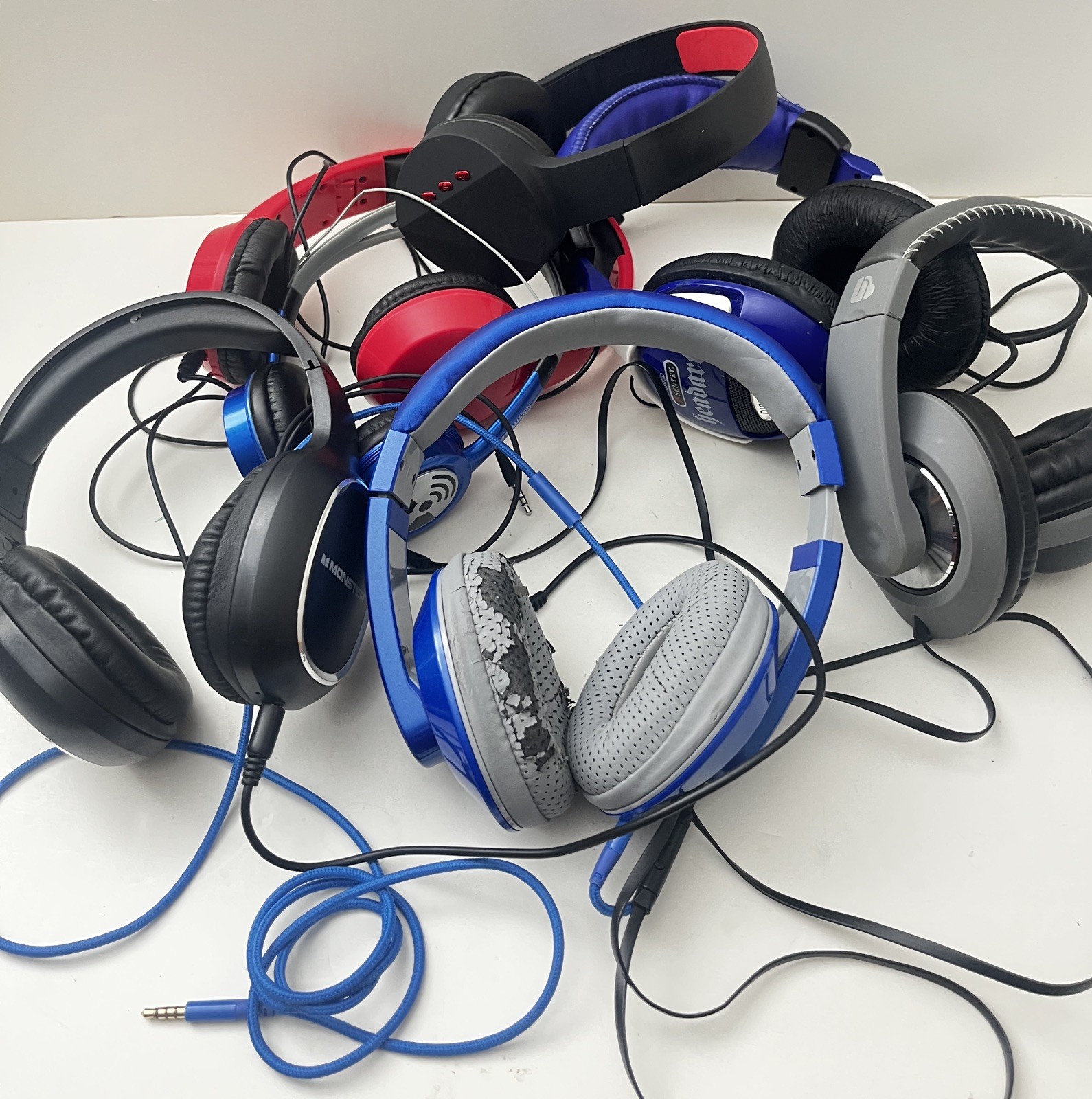 Working Assorted Bundle Lot Set Of 7 Gaming & Headphones – Sold As Is