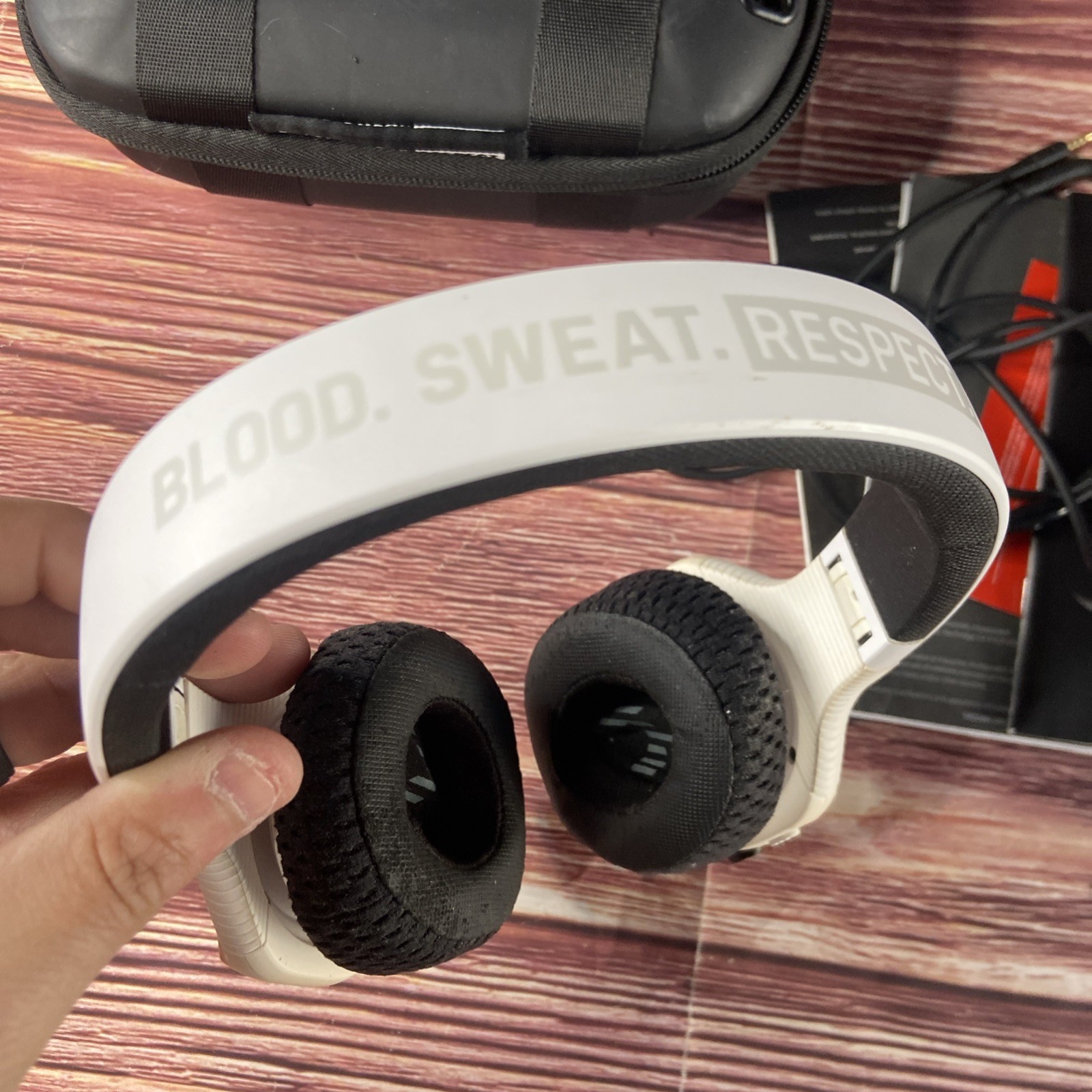 JBL Under Armour Sport Wireless Train Project Rock Edition Headphones White Blk