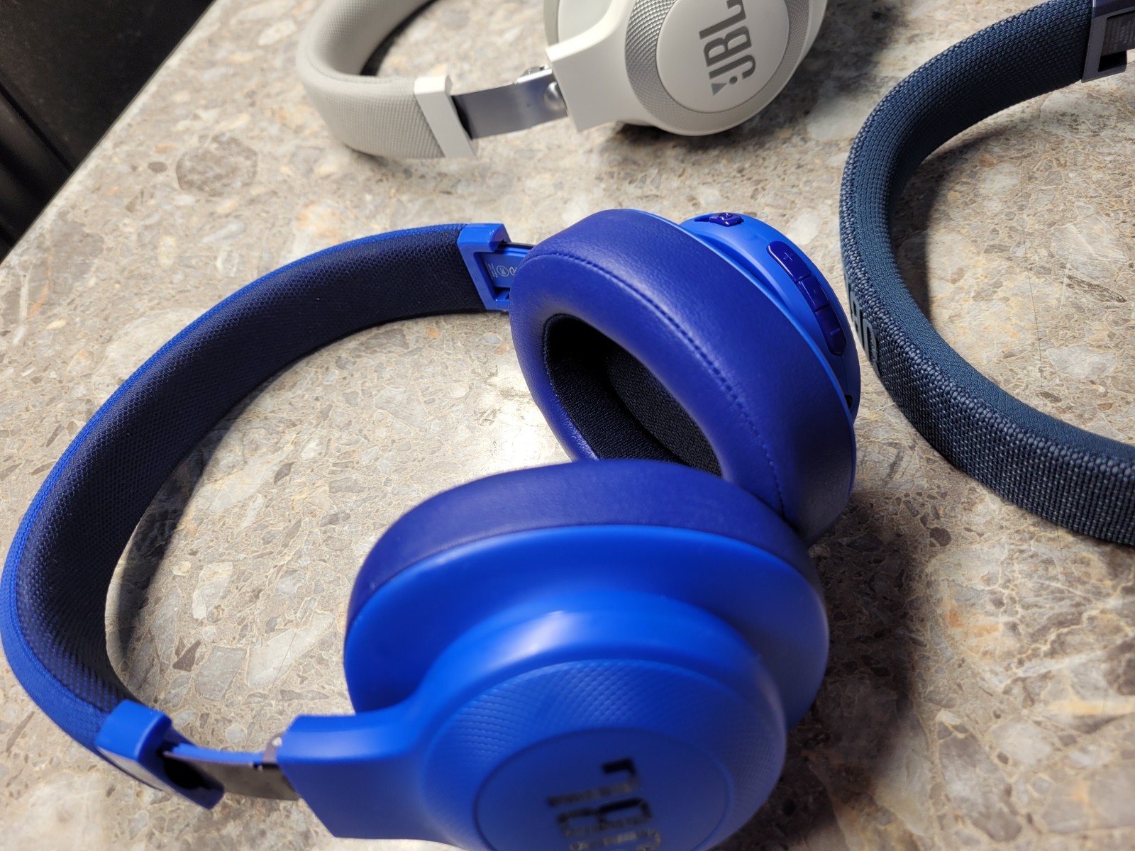 JBL Live 660NC, JBL Live 460NC, and more 5 total Bluetooth Headphones working
