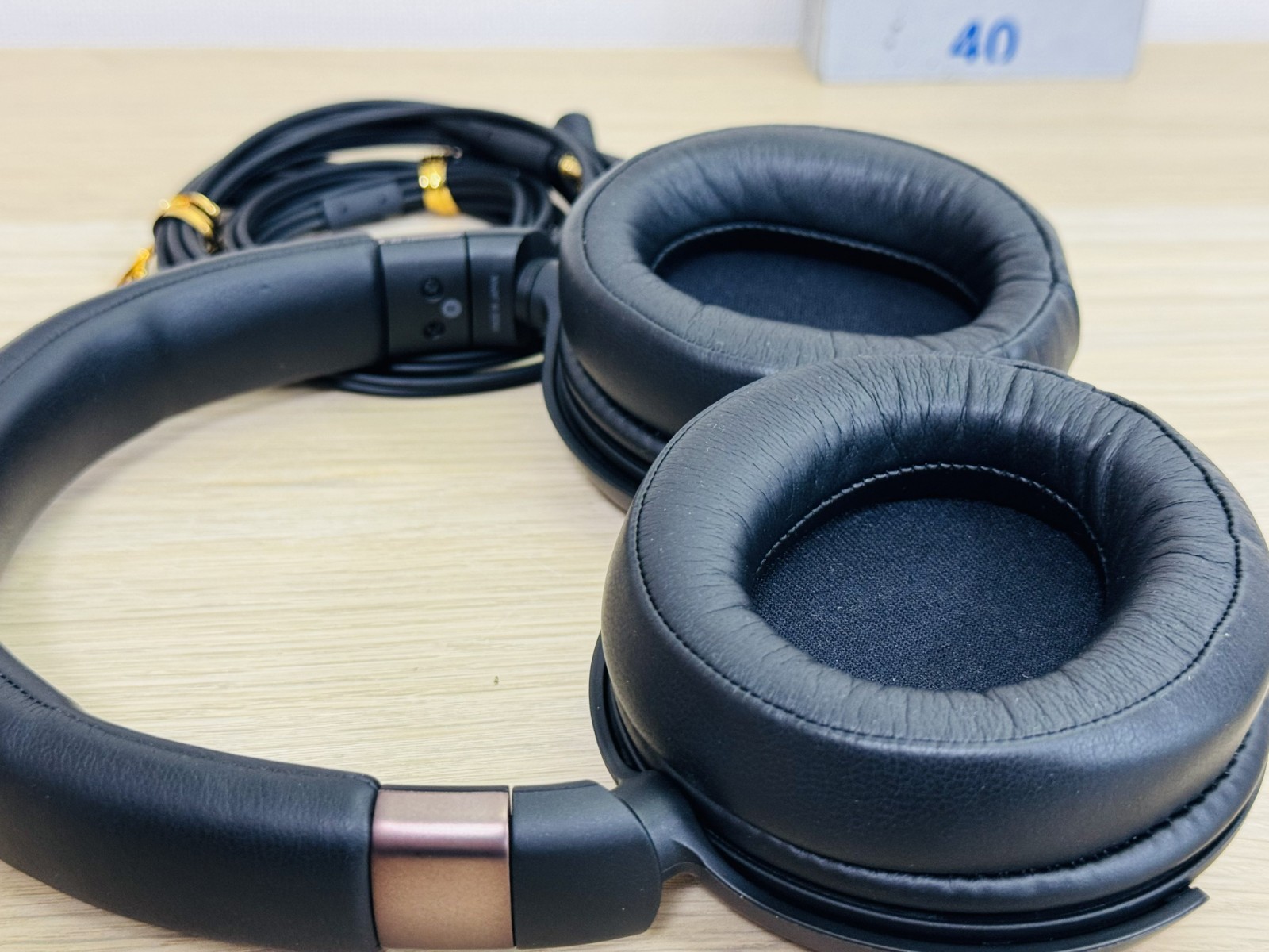 Audio-Technica ATH-WP900 Wooden Headphones 3.5mm 4.4mm Balanced A2DC Cables