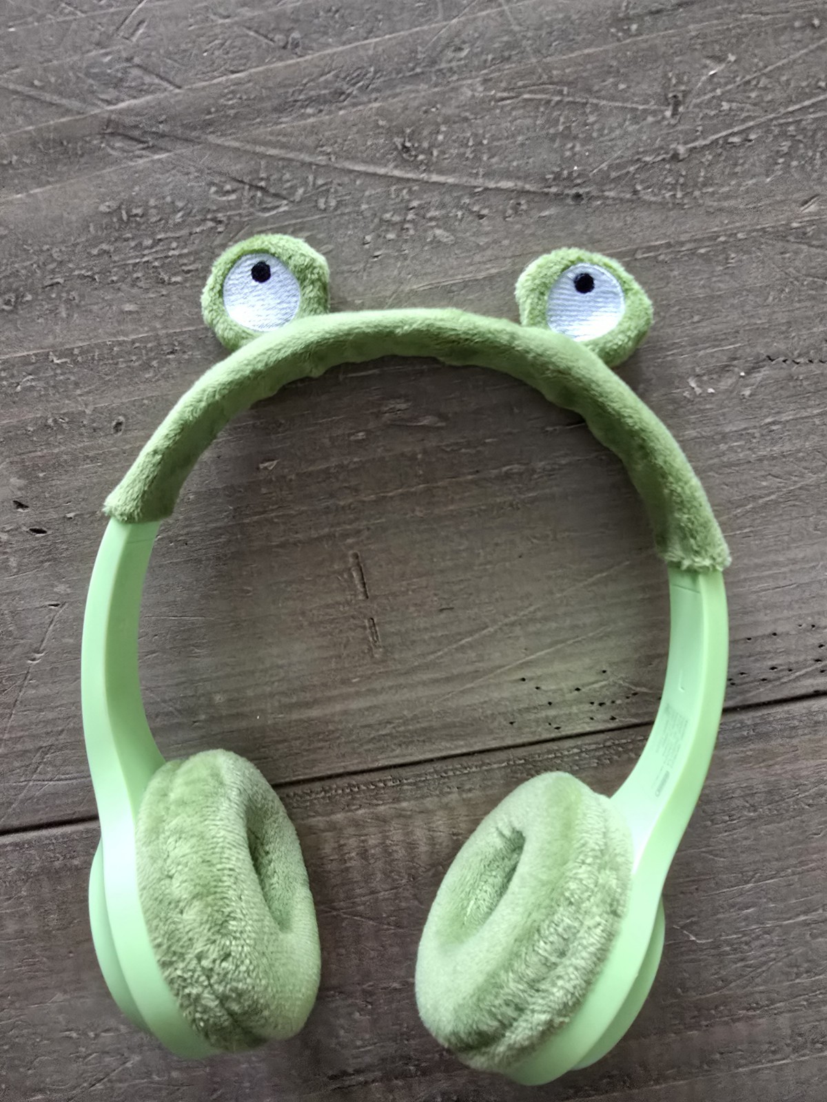 Green FROG GEMS brand wireless headphones, mod#WOE23. Fit Kids To Adults. Tested