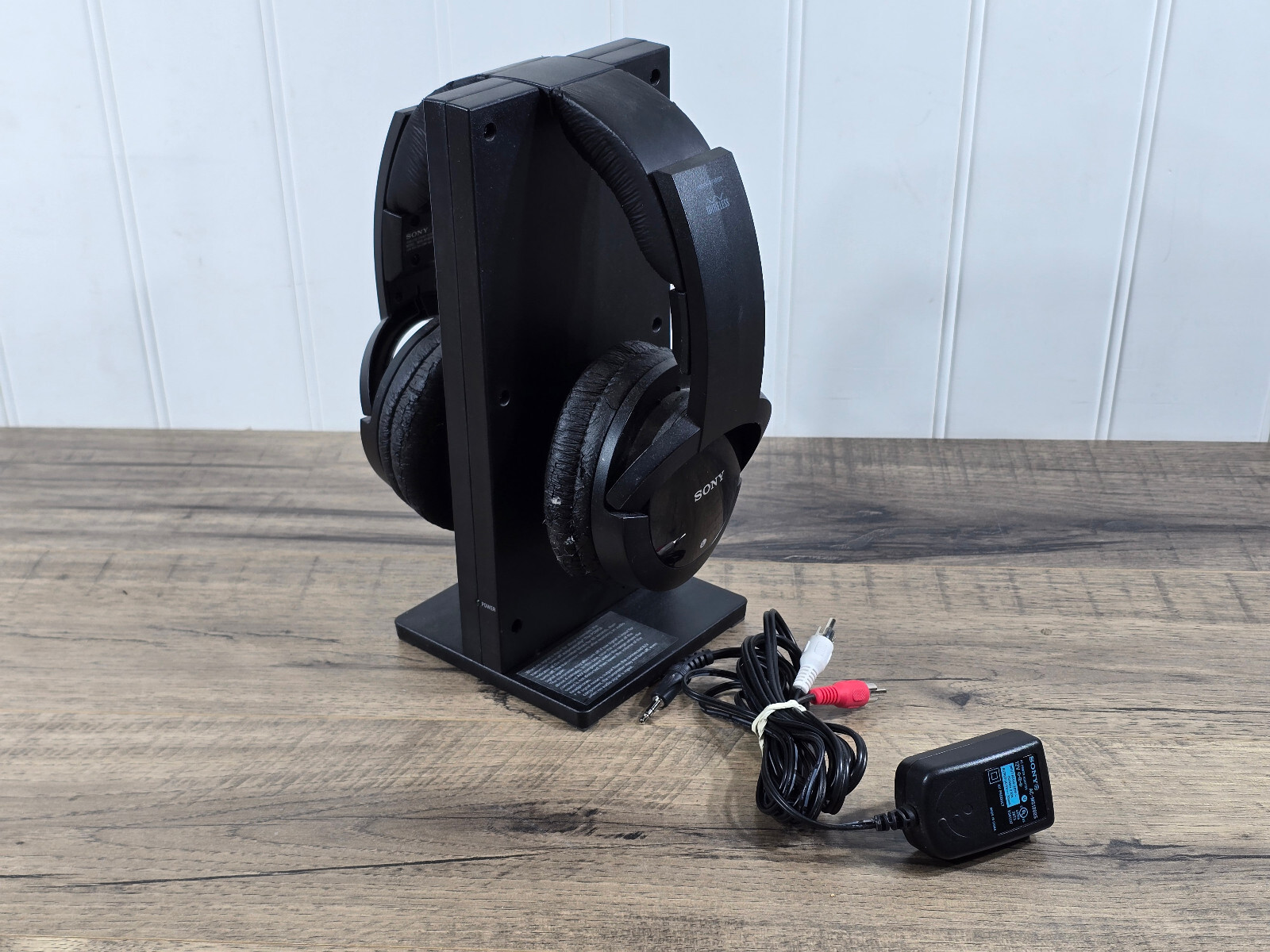 Sony Wireless Over Ear Headphones w/ Charging Aux Dock MDR-RF985R