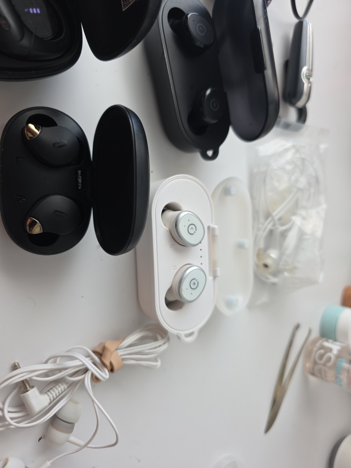 Mixed Lot 8 Earbuds Sets Wireless Bluetooth Unbranded Uncleaned