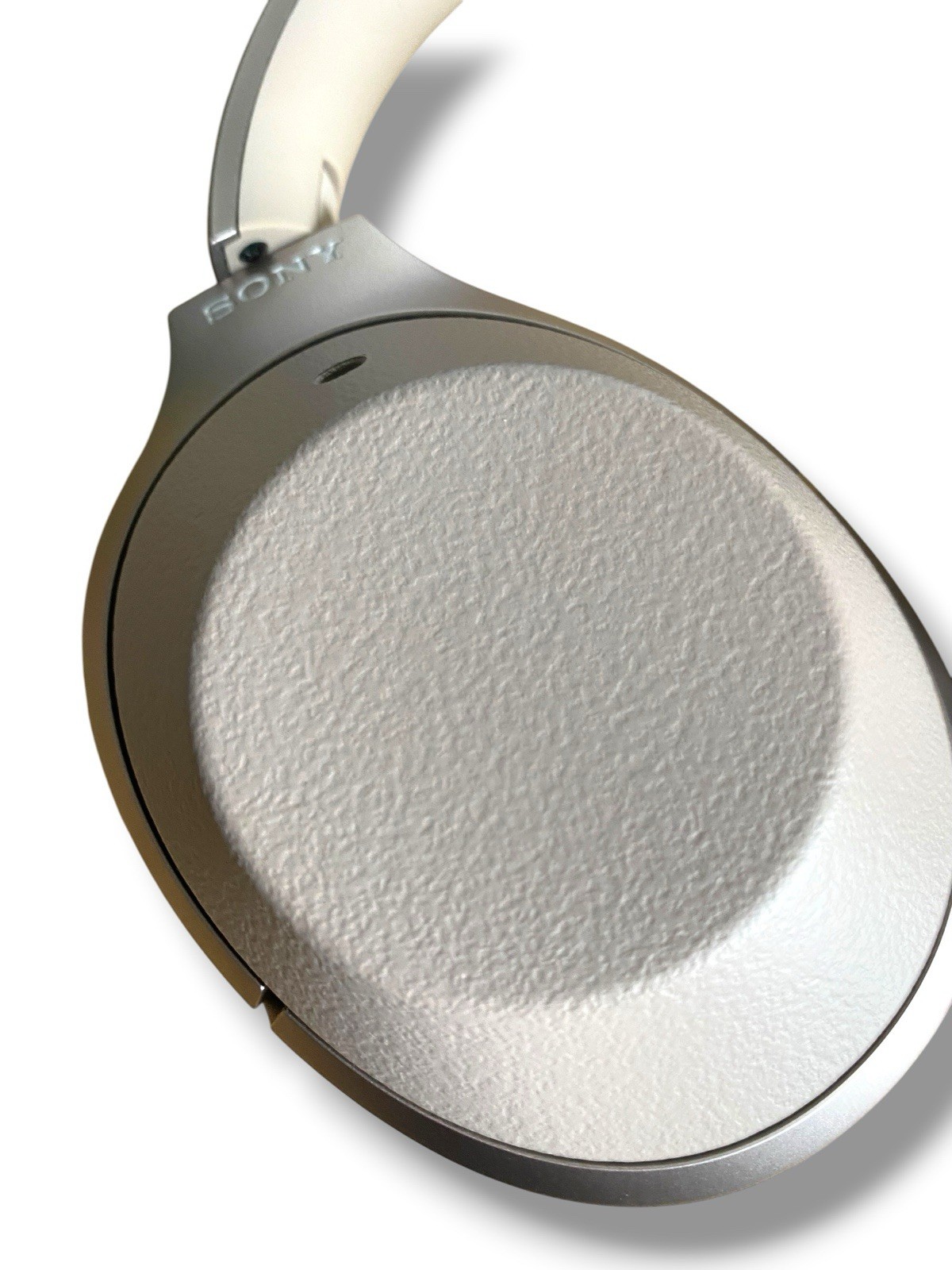 Sony WH-1000XM2 Over-ear Wireless Noise-Canceling Headphones Champagne Gold