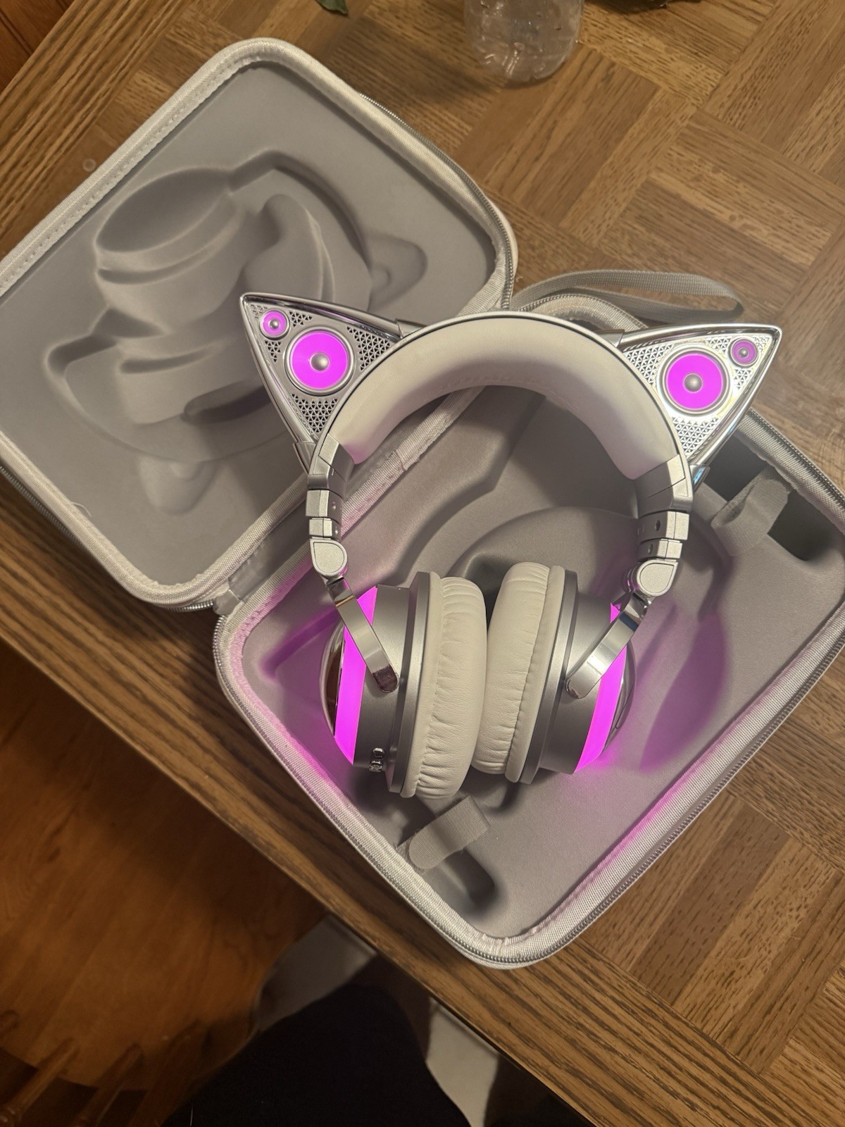 Brookstone Ariana Grande Cat Ear Headphones LED Bluetooth 3.5mm White/Silver