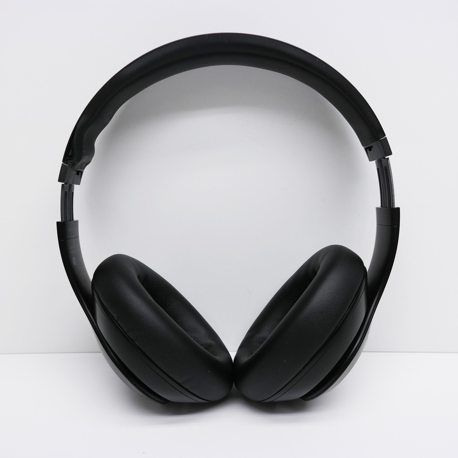 Beats by Dr. Dre Studio Pro Over Ear Headphones MQTP3LL/A Black READ