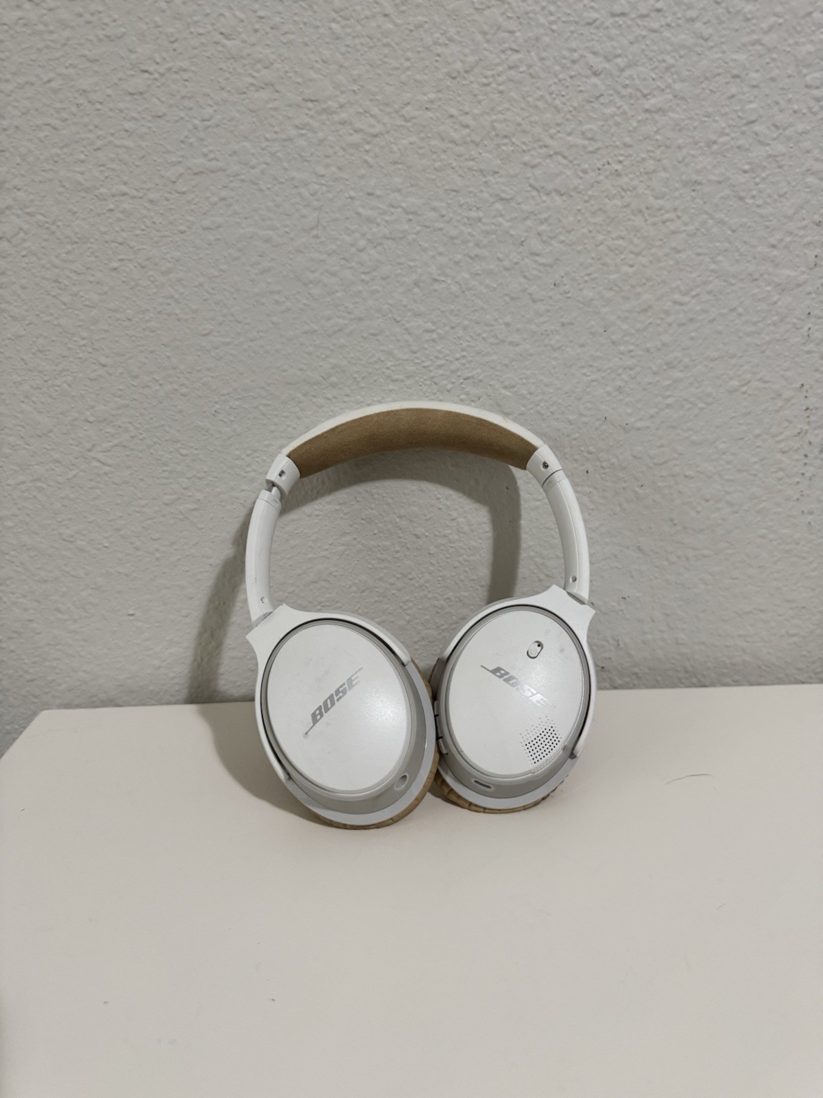 Bose SoundLink Around-Ear Wireless Headphones II – White