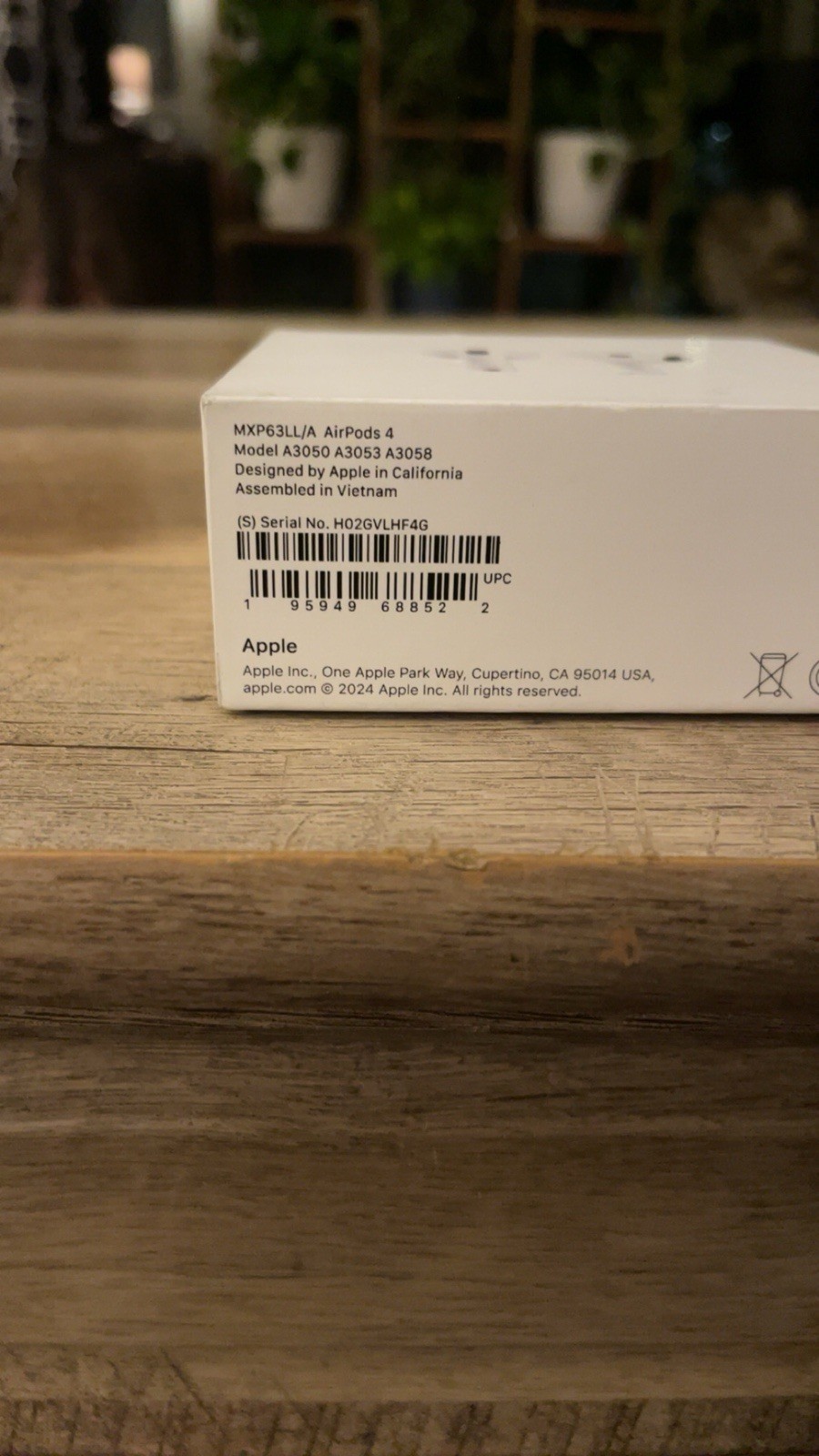 Apple AirPods 4 Wireless In-Ear Earbuds White with Charging Case