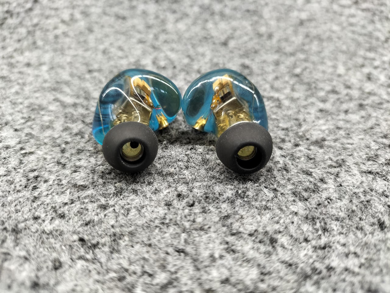 iBasso AM05 5-BA IEMs 2.5mm Blue w/Adapter – Ultra-Light 6.6g 32Ω 115dB