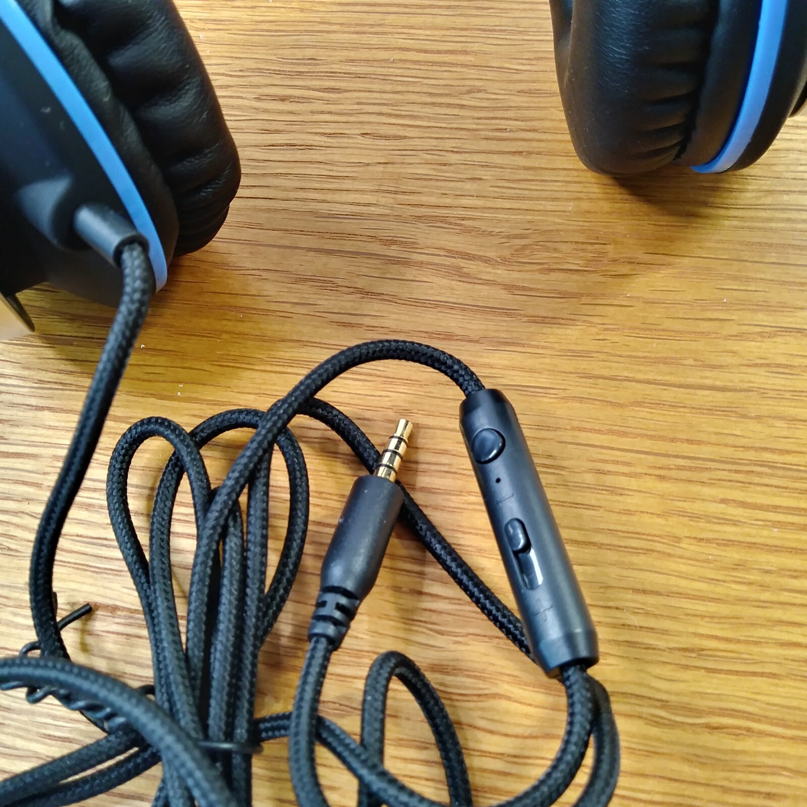 Ailihen Wired C8 Headphones In Line Microphone On-Ear Volume Control Collapsible