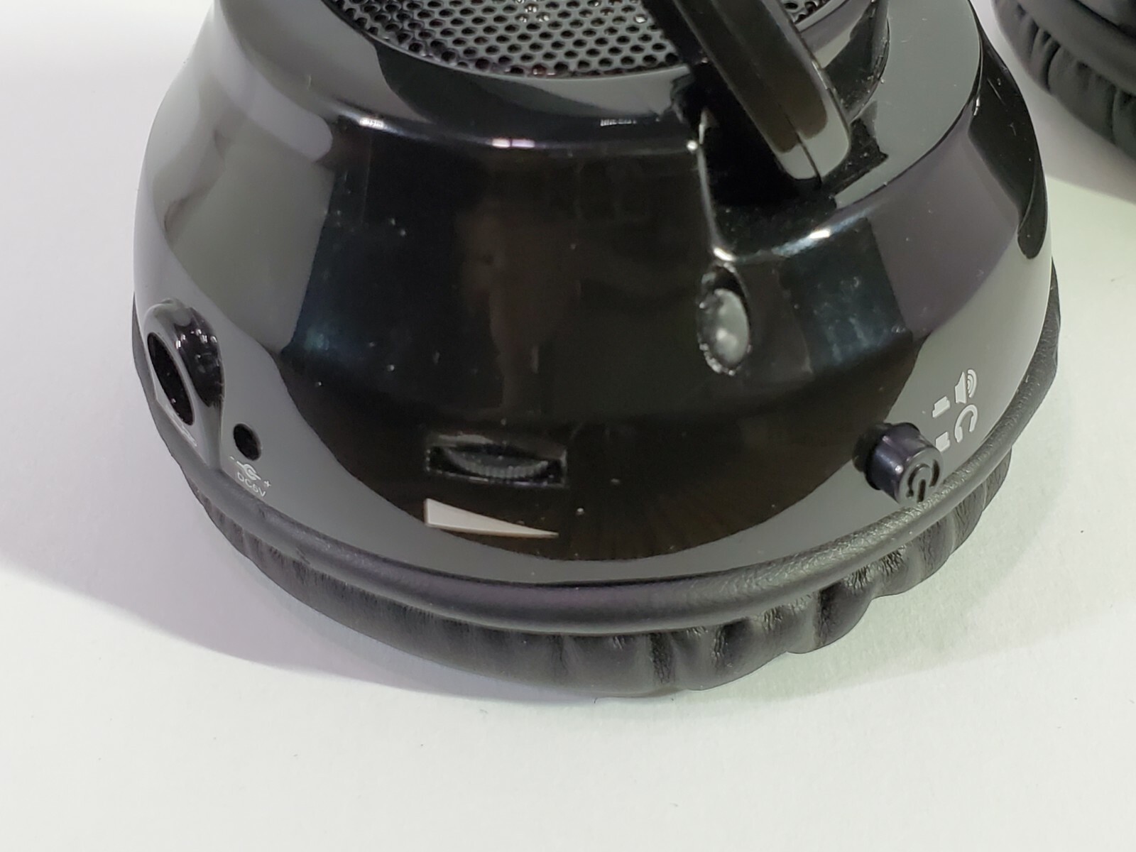 Twist Headphones Comfort Fit HD Def Sound W/ Carrying Pouch