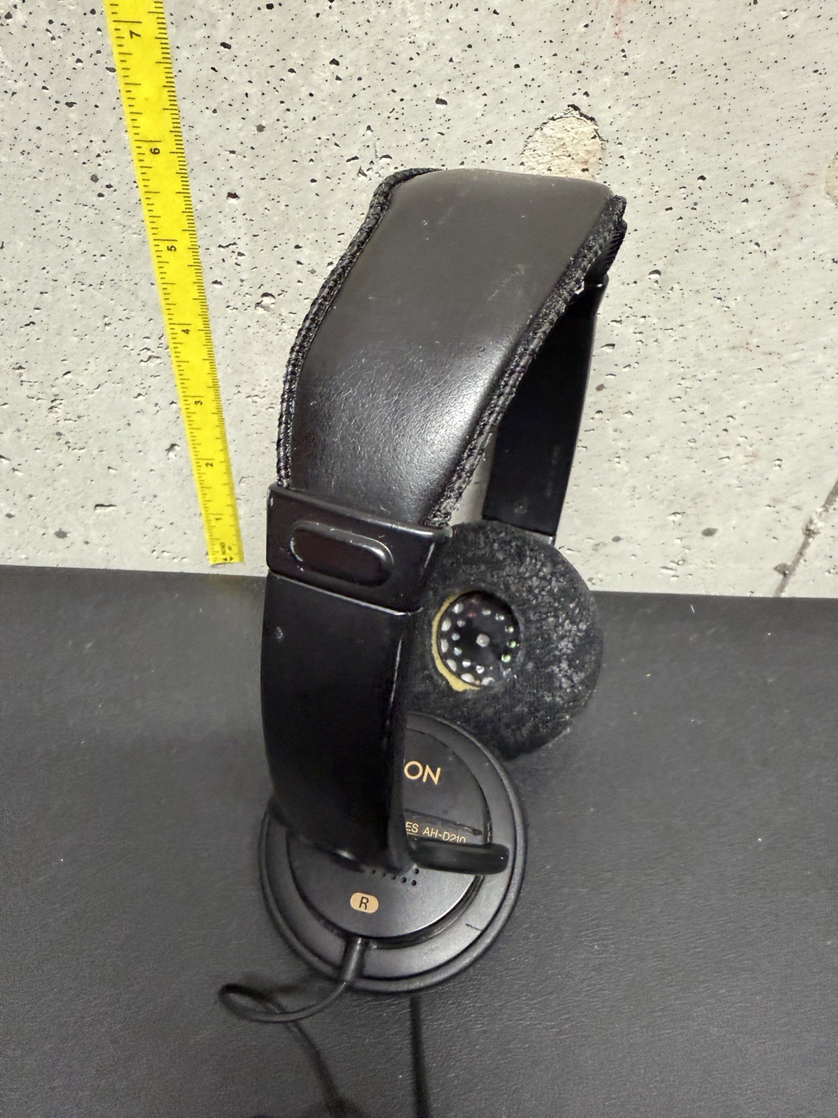 Vintage Denon AH-D210 Digital Stereo Headphones – wired – Tested Working RARE