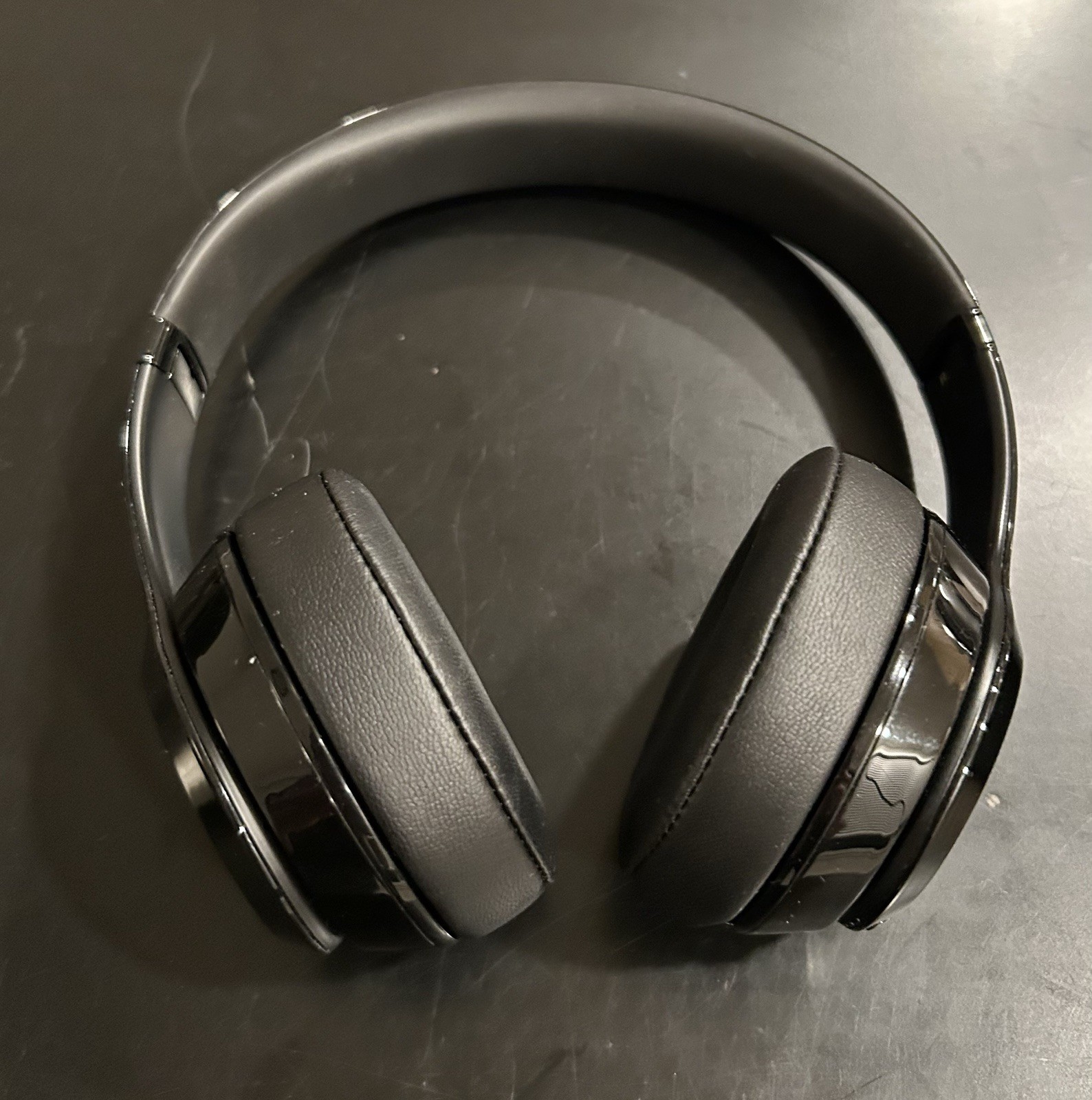 Beats by Dr. Dre Solo3 Over the Ear Headphone – Gloss Black