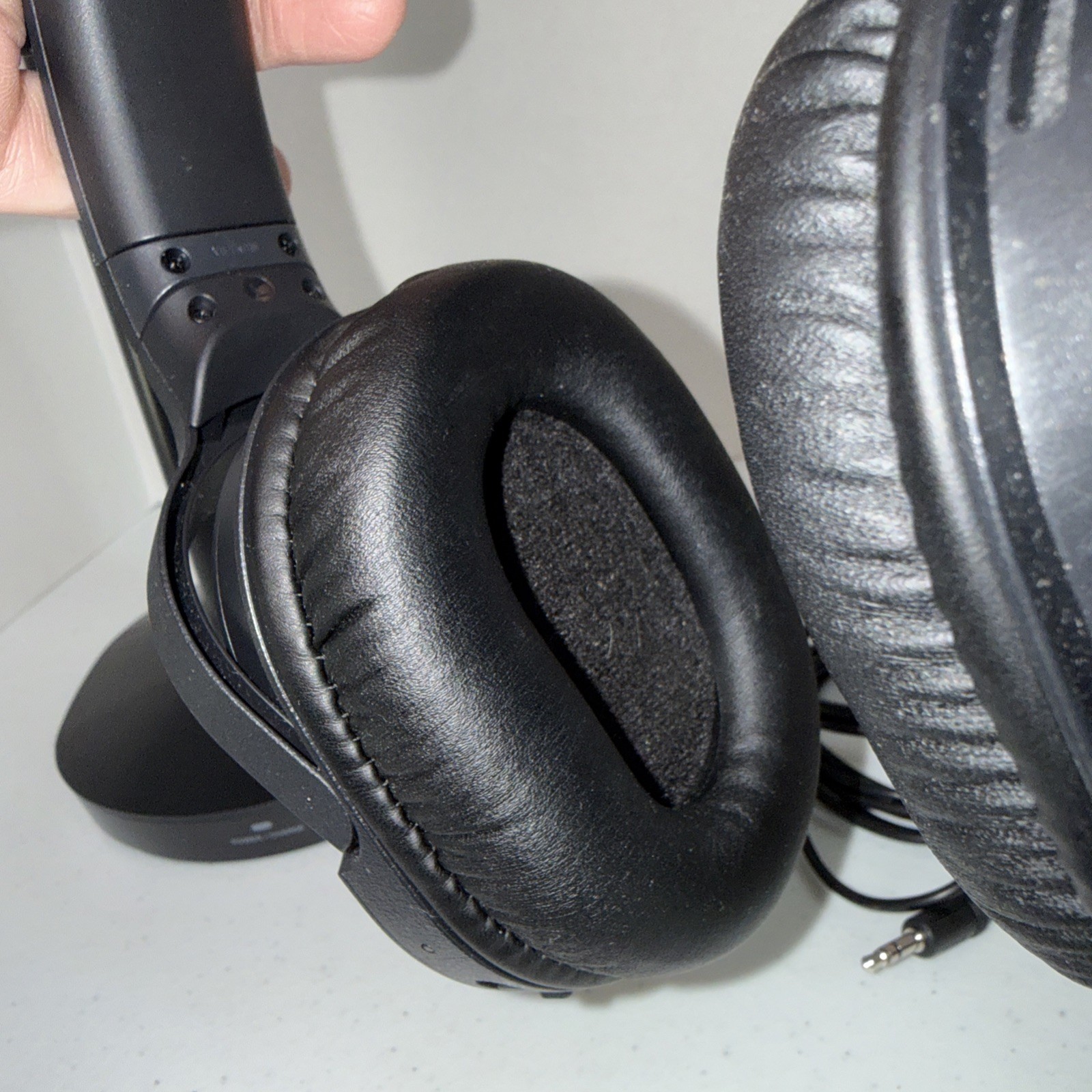 Sony WH-RF400R Wireless RF Headphones TMR-RF400 Transmitter Stand Black Charger