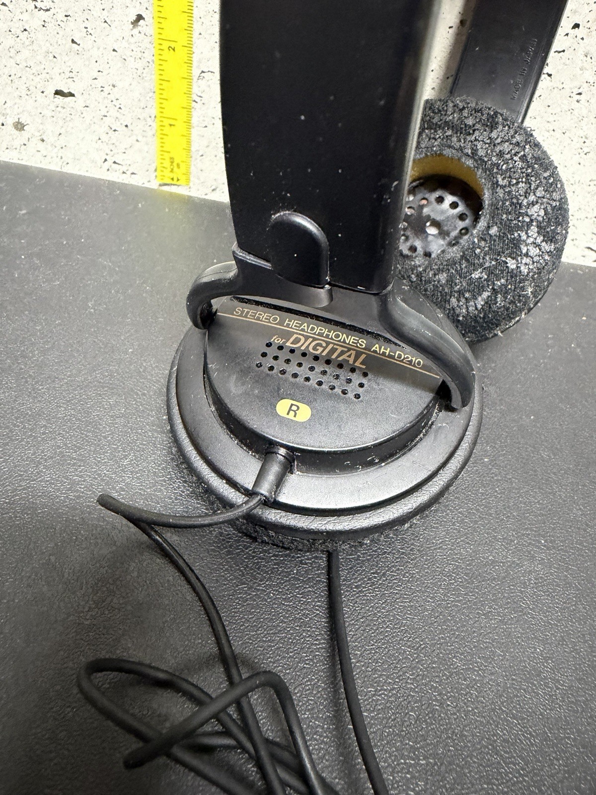 Vintage Denon AH-D210 Digital Stereo Headphones – wired – Tested Working RARE