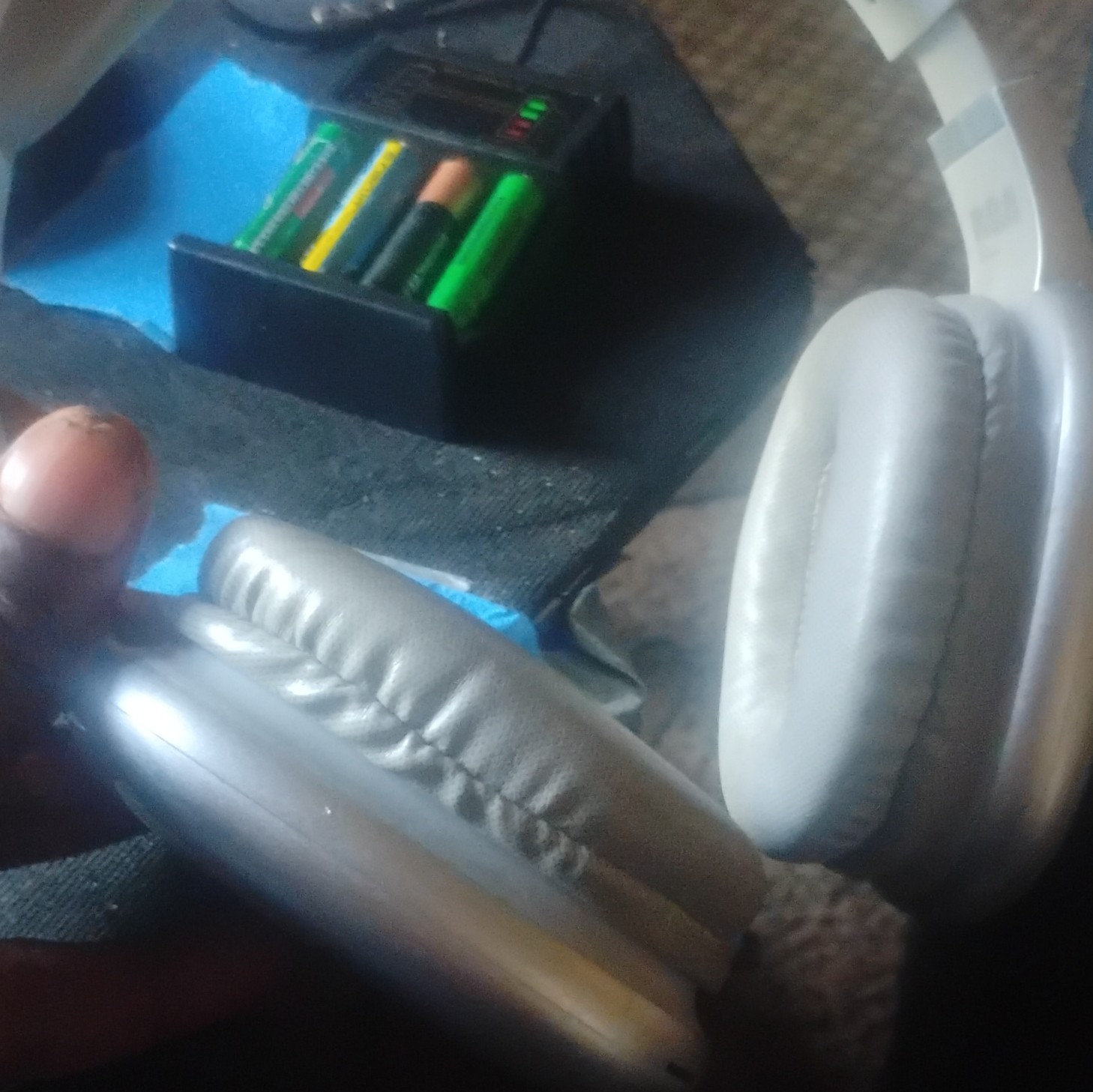 Silver/White RF Wireless Over-Ear Headphones w/ Adjustable Headband