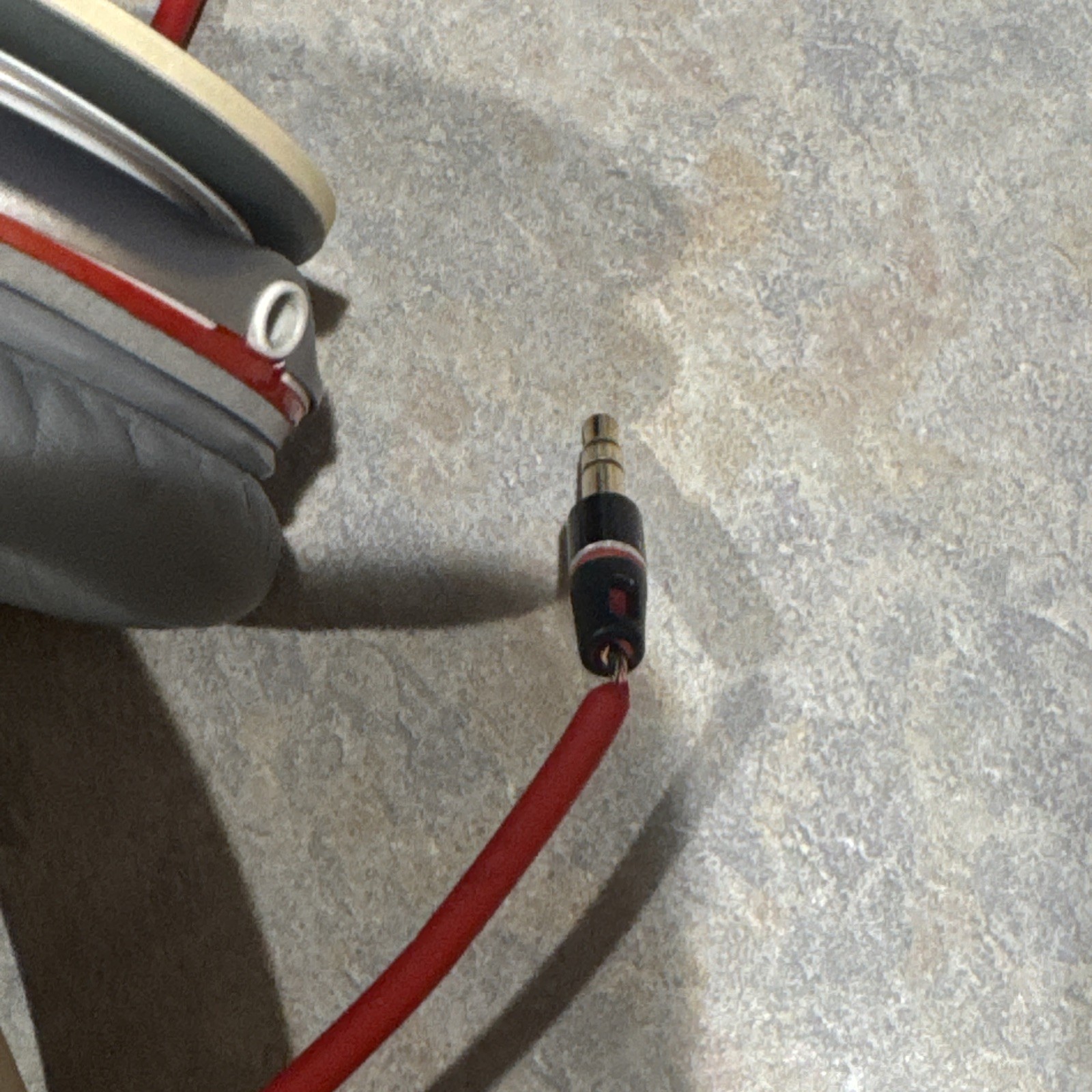 Beats Solo HD Red Headband Headphones Beats by Dr. Dre ( See Description)