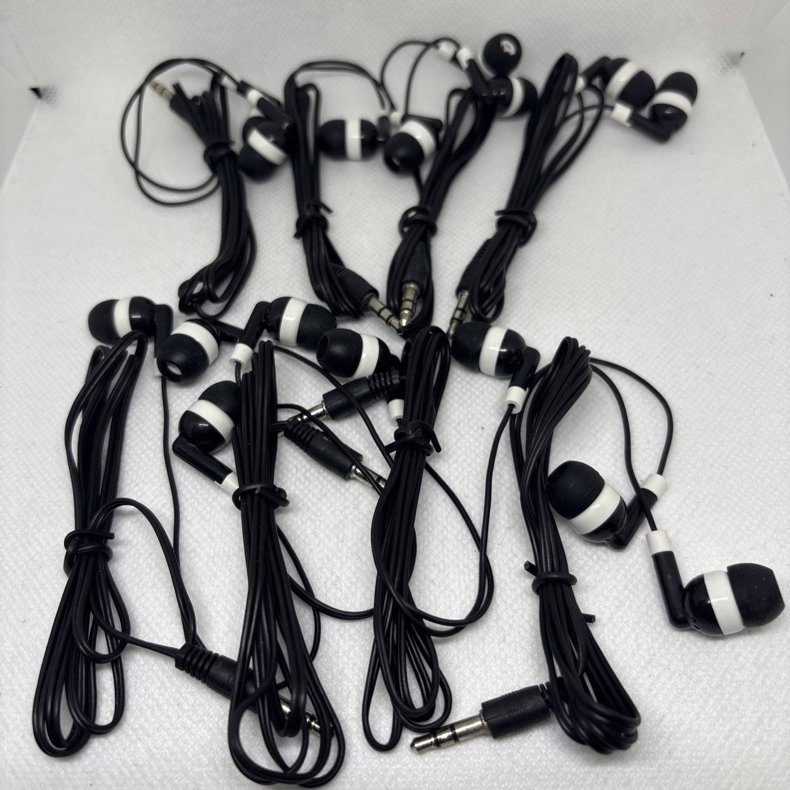 3.5mm In-ear Earbuds Headphones – Wired AUX Jack Earphone (qty 8)