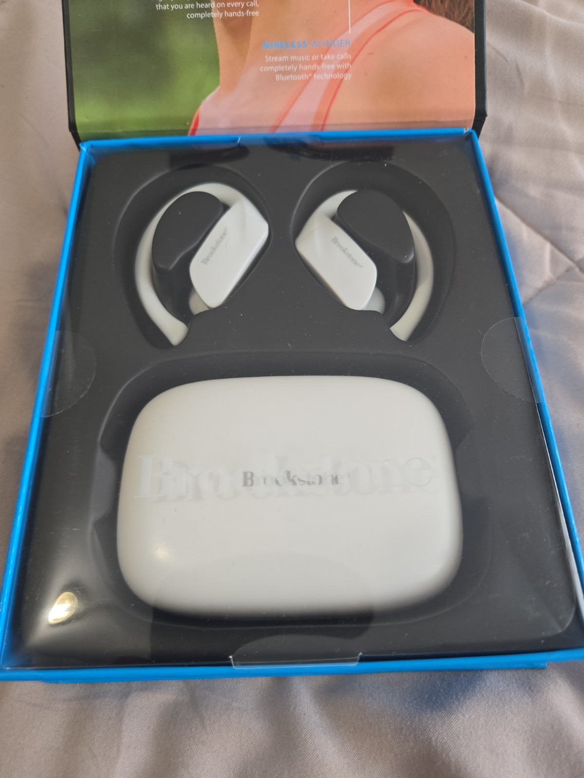 Brookstone Activetune True Wireless Sport Earbuds Charging Case & Microphone NWT