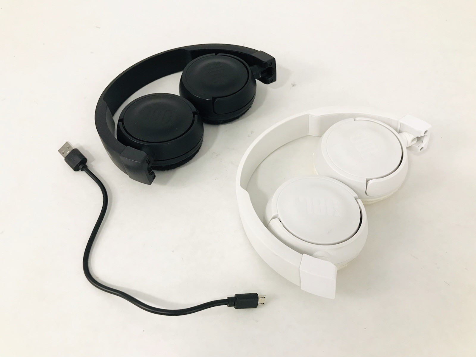 JBL Bluetooth Headphones Black And White With Charger