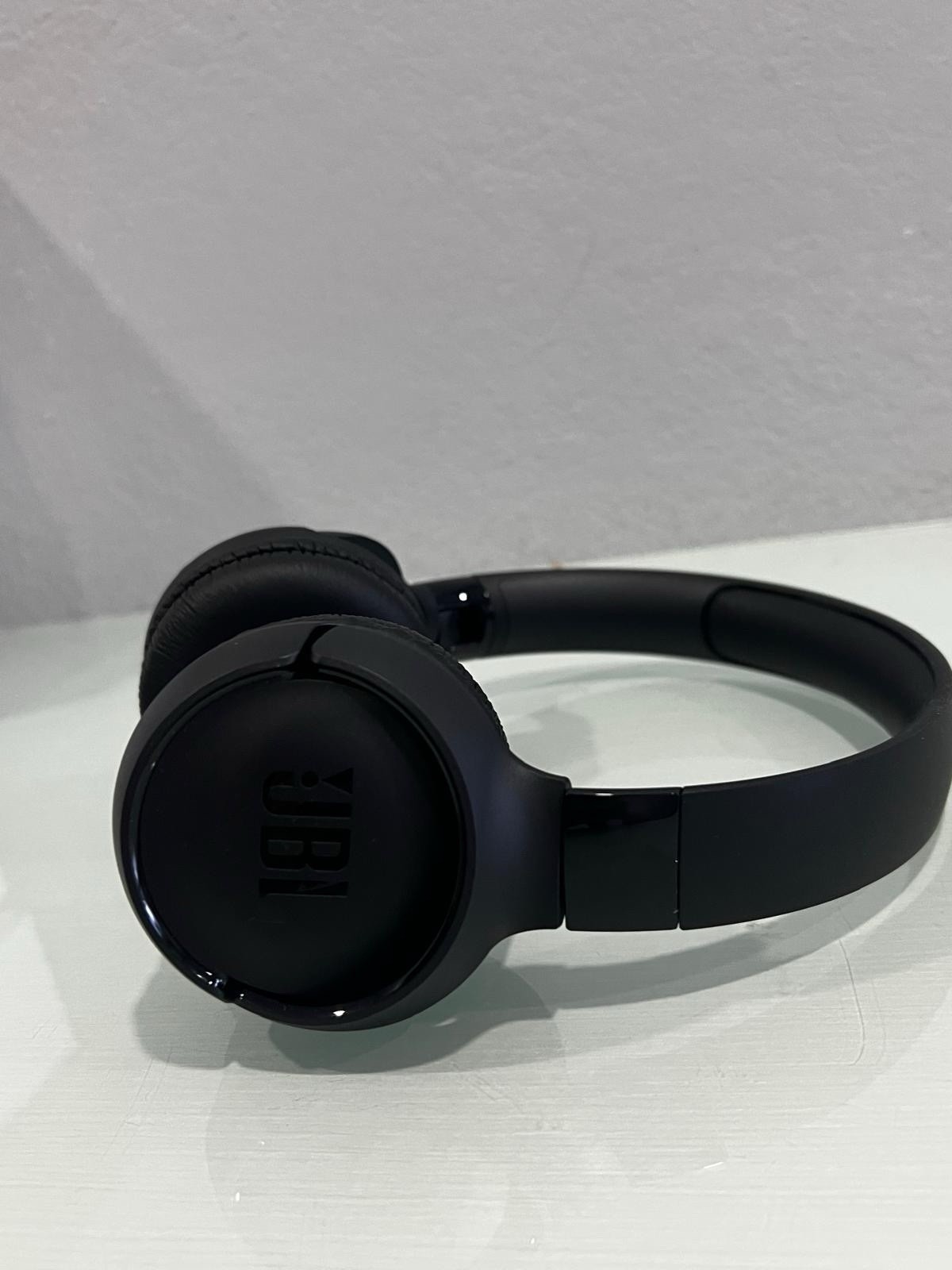 JBL Tune 520BT Wireless Bluetooth On-Ear Headphones Black w/ Cable & Dust Bag