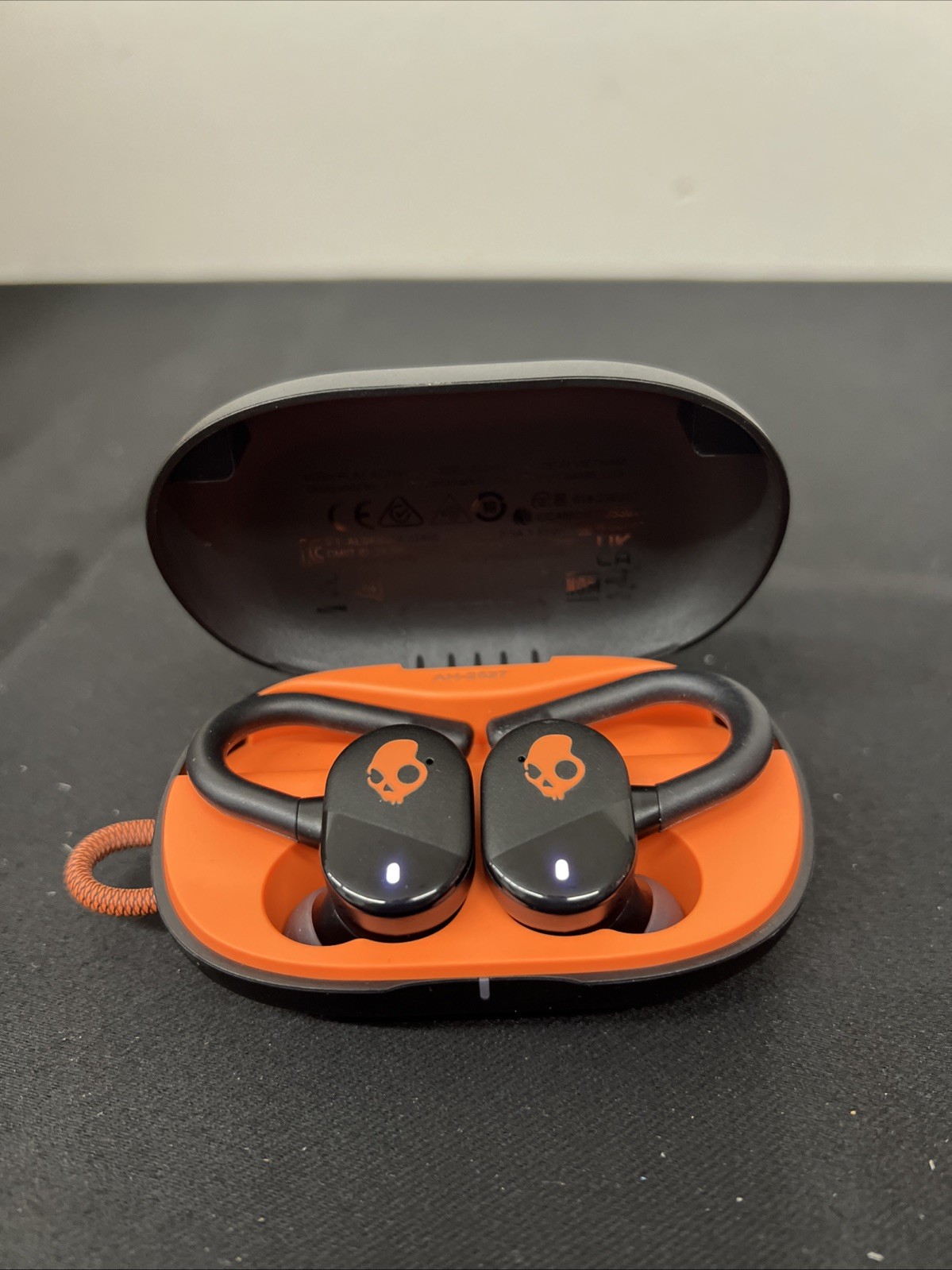 Skullcandy Push Play Active Wireless Earbuds w/Charging Case – Black/Orange