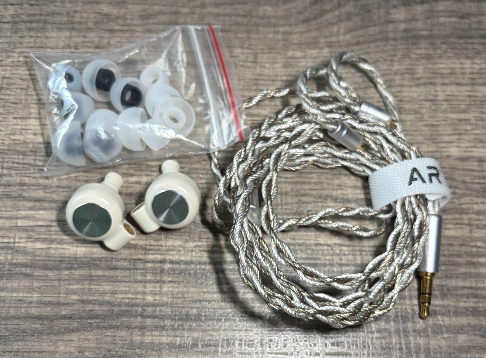 Artti T10 14.2 mm Dual Magnetic Planer IEM 2 pin 3.5 mm jack.