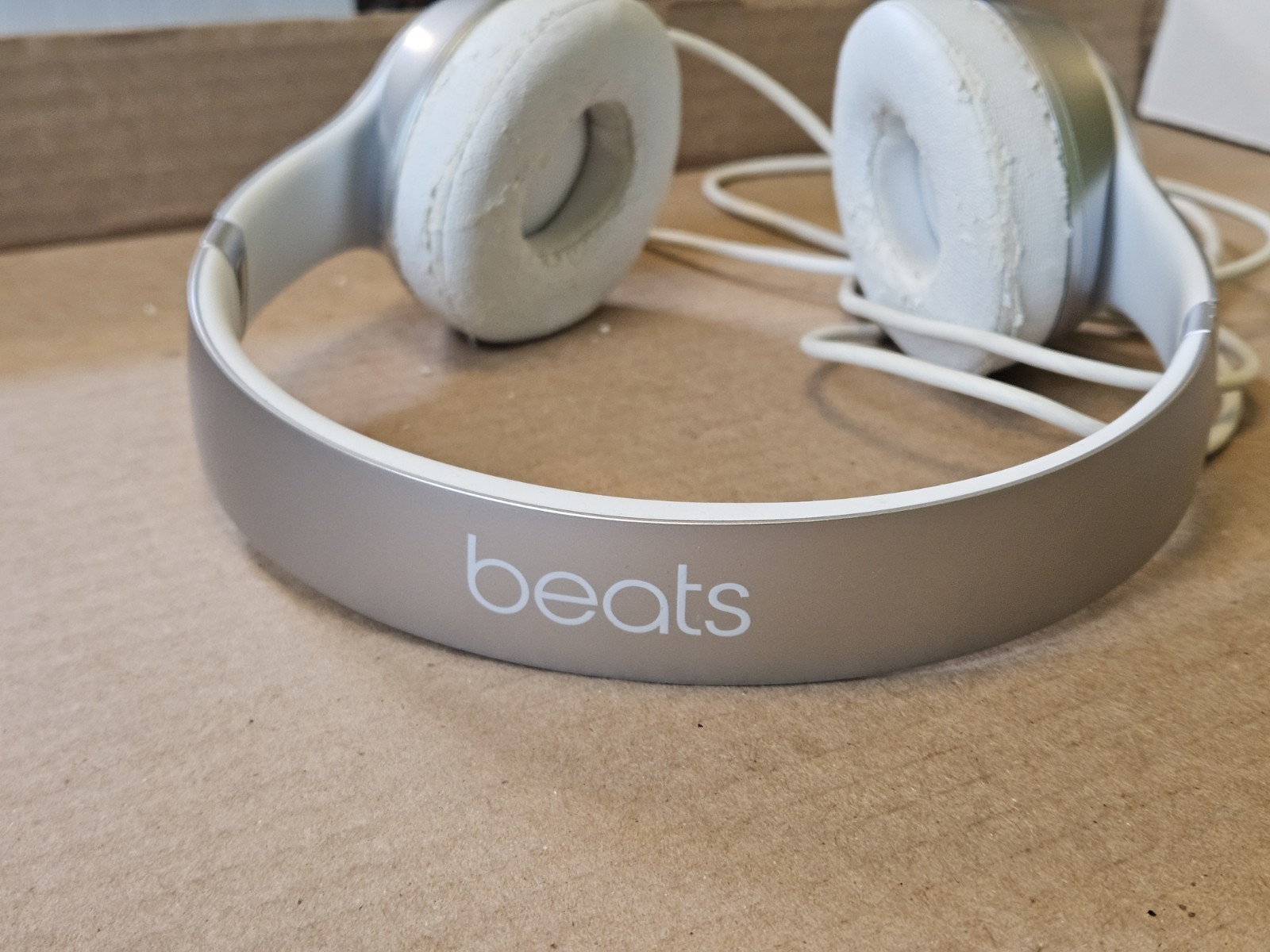 Beats By Dr. Dre Solo2 White Silver Wireless Headphones With Cable