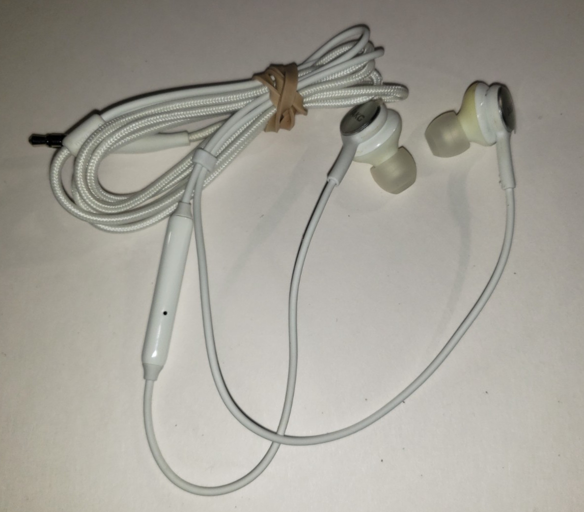 SAMSUNG AKG 3.5mm Jack In-Ear Headphones Earphones Earbuds w/ Microphone White