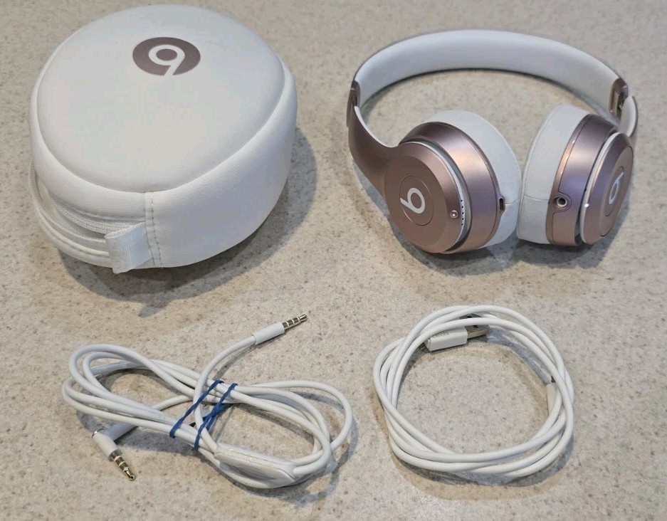 Beats By DR. Dre Solo 2 Wireless On-Ear Headphones Rose Gold B0534 Great Shape