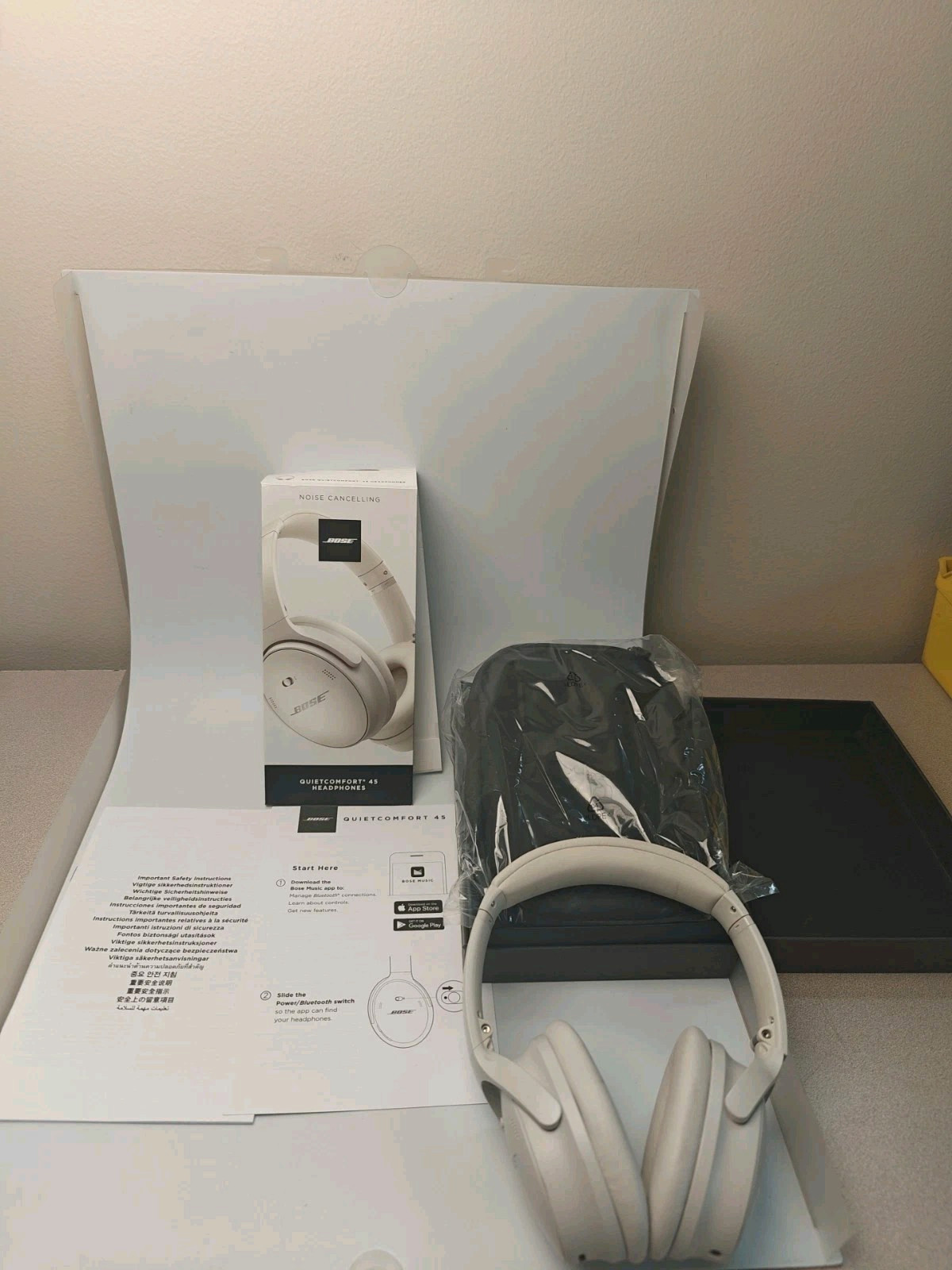 Bose QuietComfort 45 Wireless Over-Ear Headphones White Smoke Low Use Excellent!