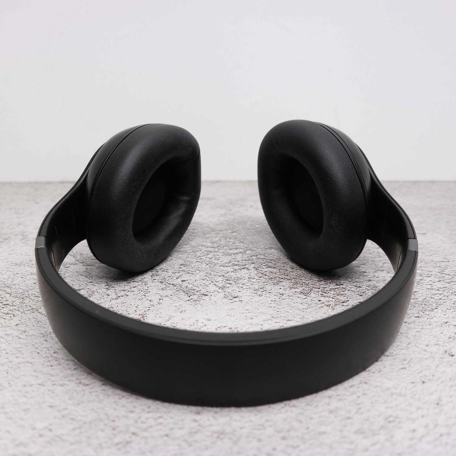 Beats by Dr. Dre Studio Pro Over Ear Headphones MQTP3LL/A Black BROKEN