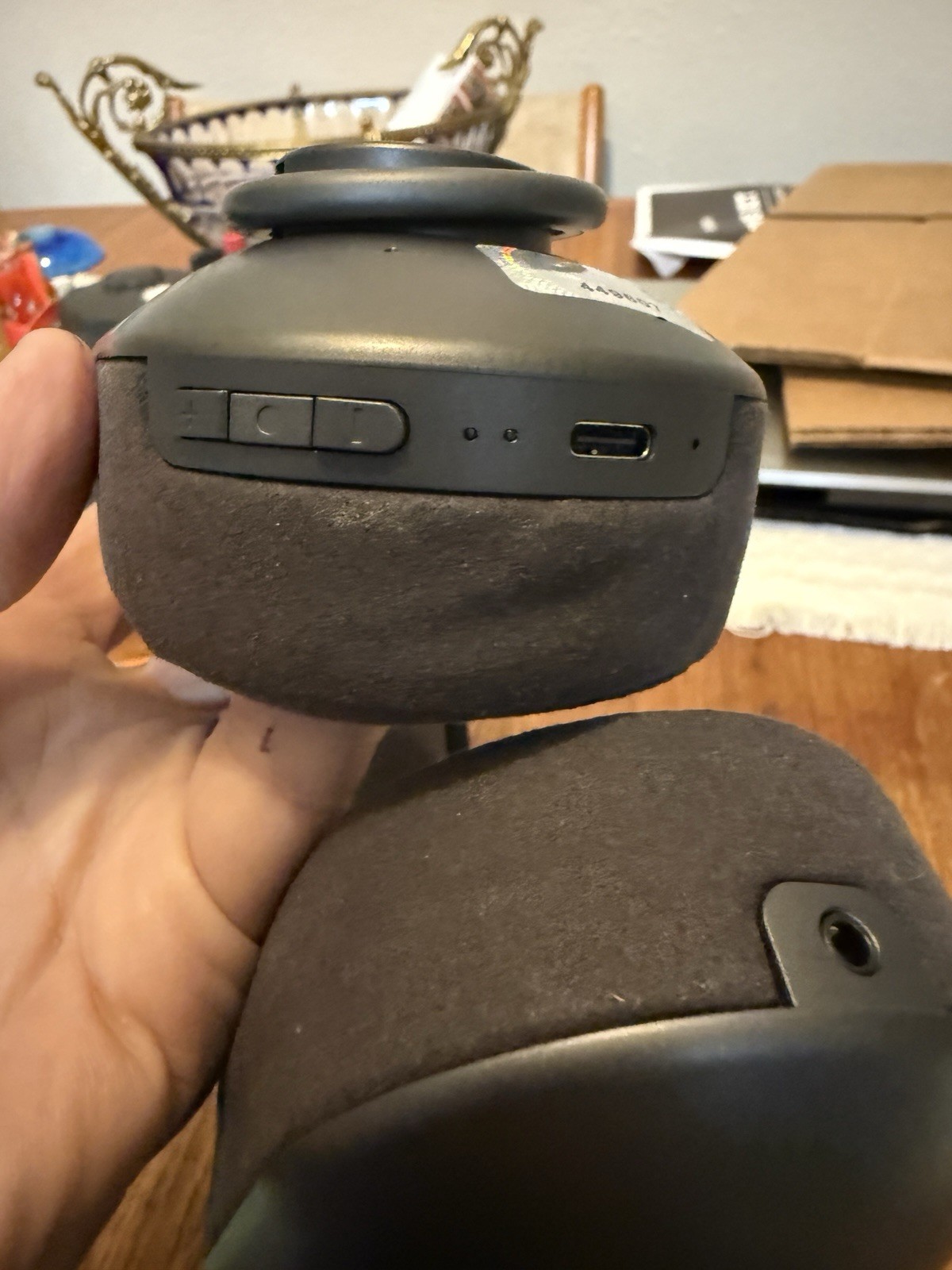 Sennheiser HD 560 S Over-The-Ear Audiophile Headphones. Read Description