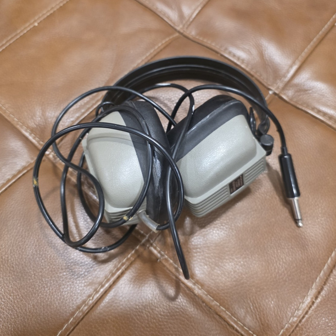 Vintage Archer Dynamic 16-Ohm On-Ear 40mm Stereo 1/4in Plug Studio Gray/Black