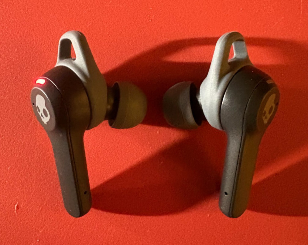 Skullcandy True Wireless In-Ear Earbud – True Black with Charger -Tested – Used