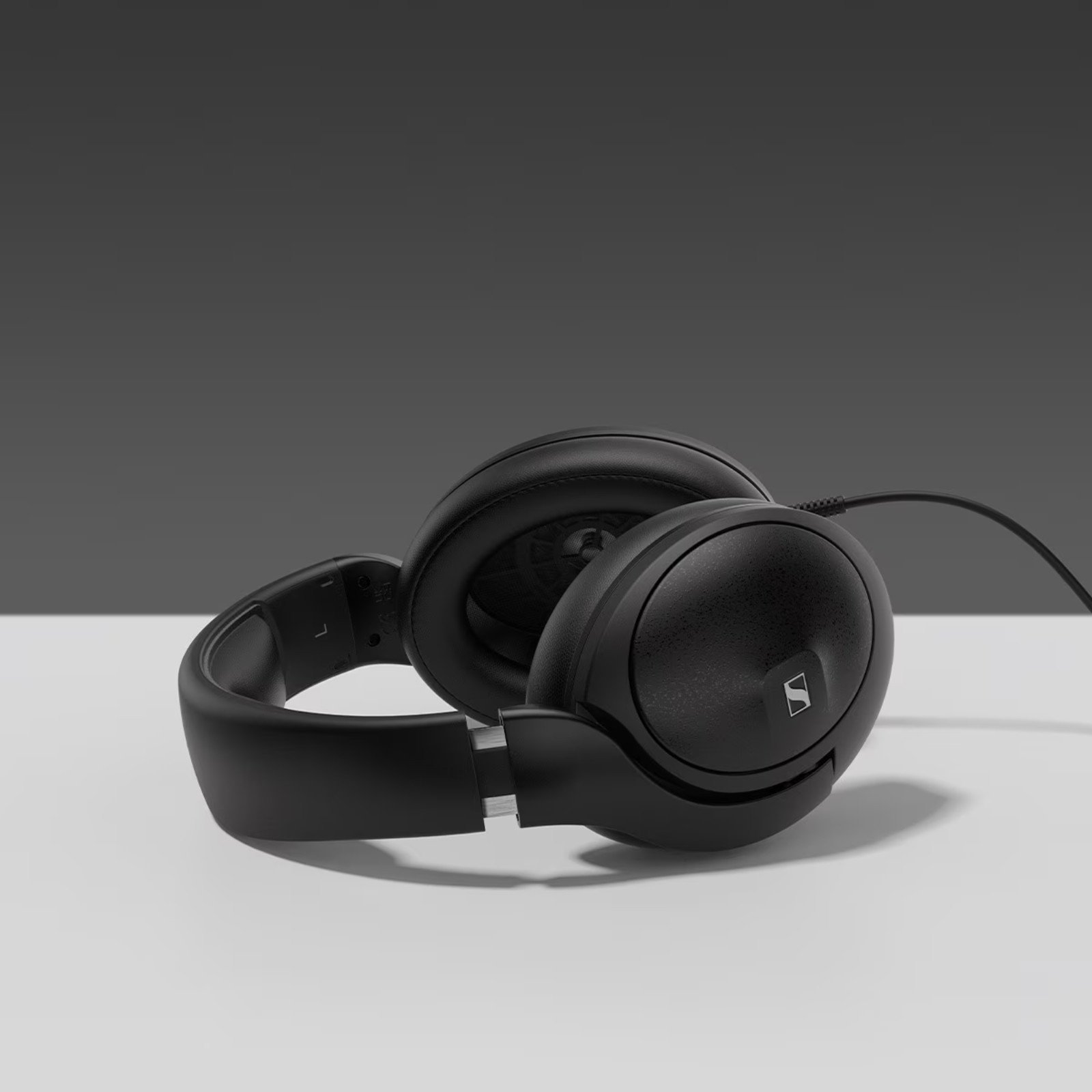 Sennheiser HD 620S Closed-Back Over-Ear Wired Audiophile Headphones 700401 NEW
